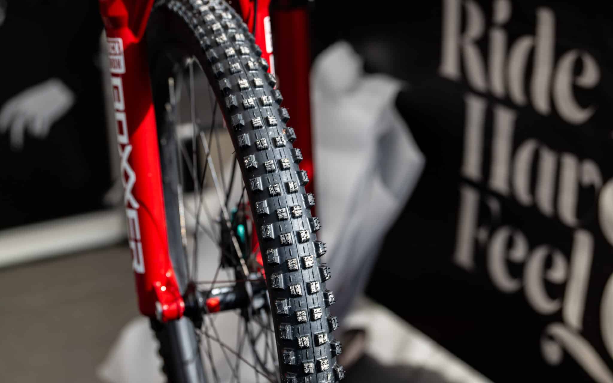 https://www.vojomag.com/app/uploads/2025/08/Coupe du monde VTT DH XC France Haute Savoie test avis Vojo nouveaute A.Protano 1 49 2048x1280.jpg