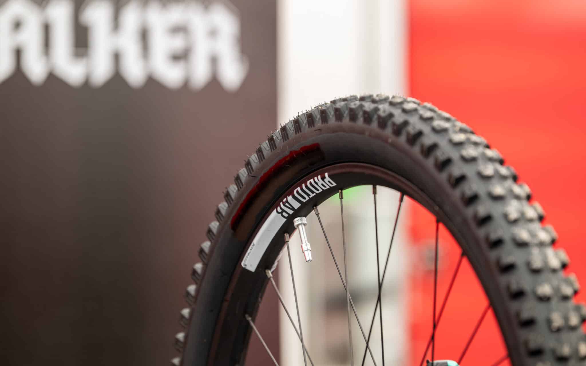 https://www.vojomag.com/app/uploads/2025/08/Coupe du monde VTT DH XC France Haute Savoie test avis Vojo nouveaute A.Protano 1 49 2048x1280.jpg