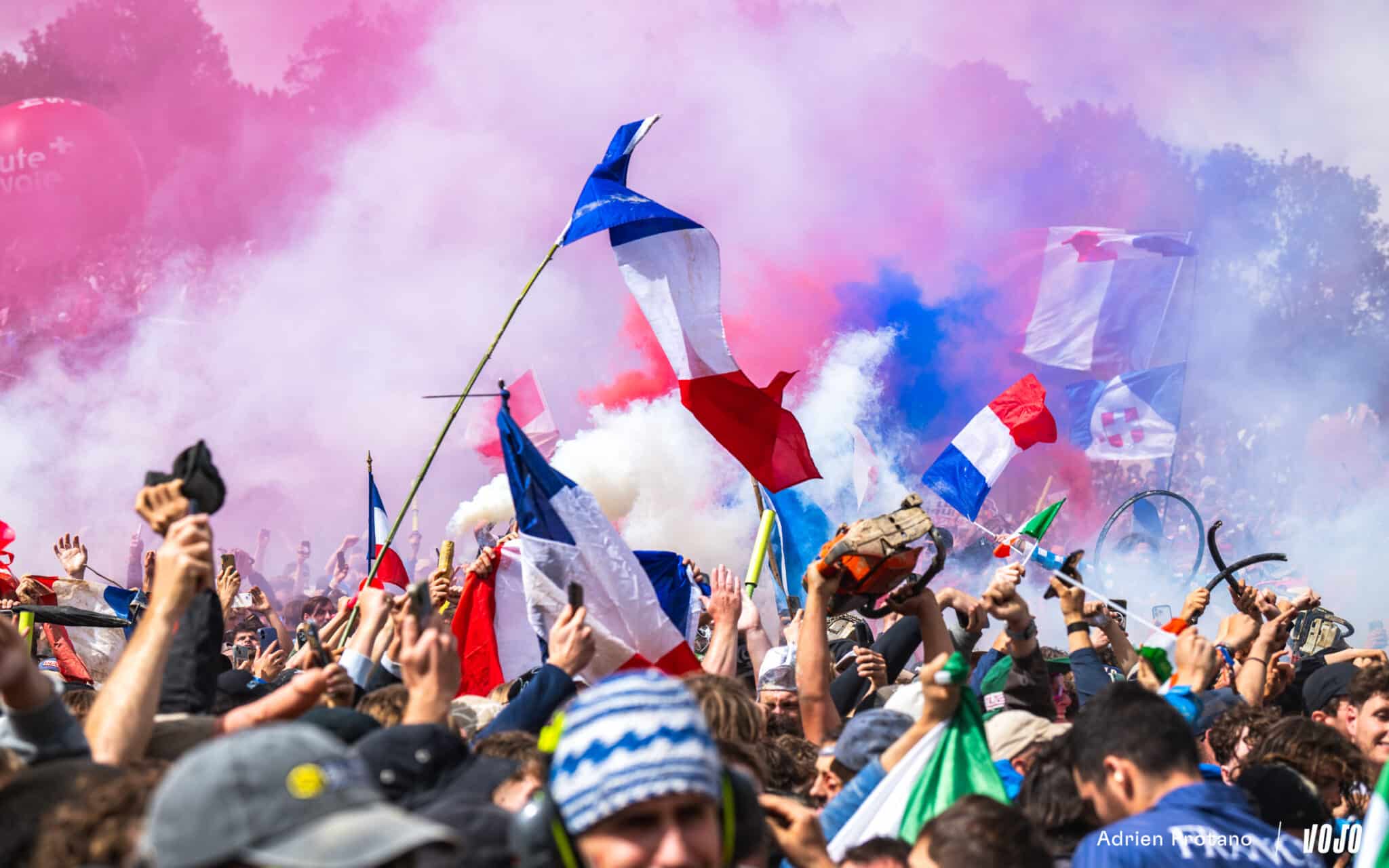 https://www.vojomag.com/app/uploads/2025/08/Coupe du monde VTT DH XC France Haute Savoie test avis Vojo nouveaute A.Protano 1 8 2 2048x1280.jpg