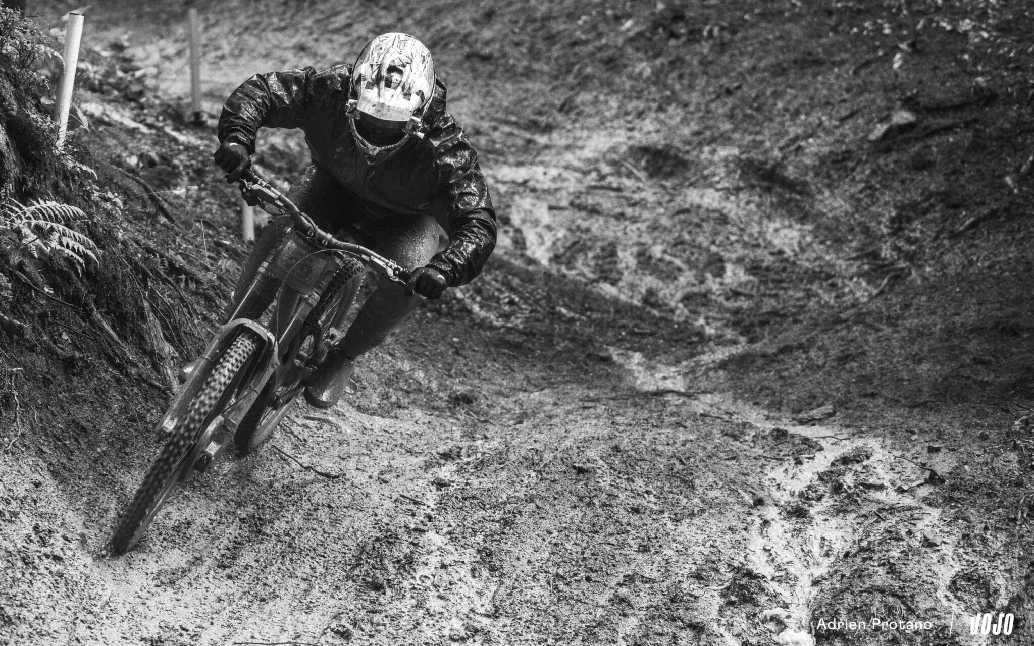 https://www.vojomag.com/app/uploads/2025/08/Coupe du monde VTT DH XC France Haute Savoie test avis Vojo nouveaute A.Protano 1 56 2048x1280.jpg