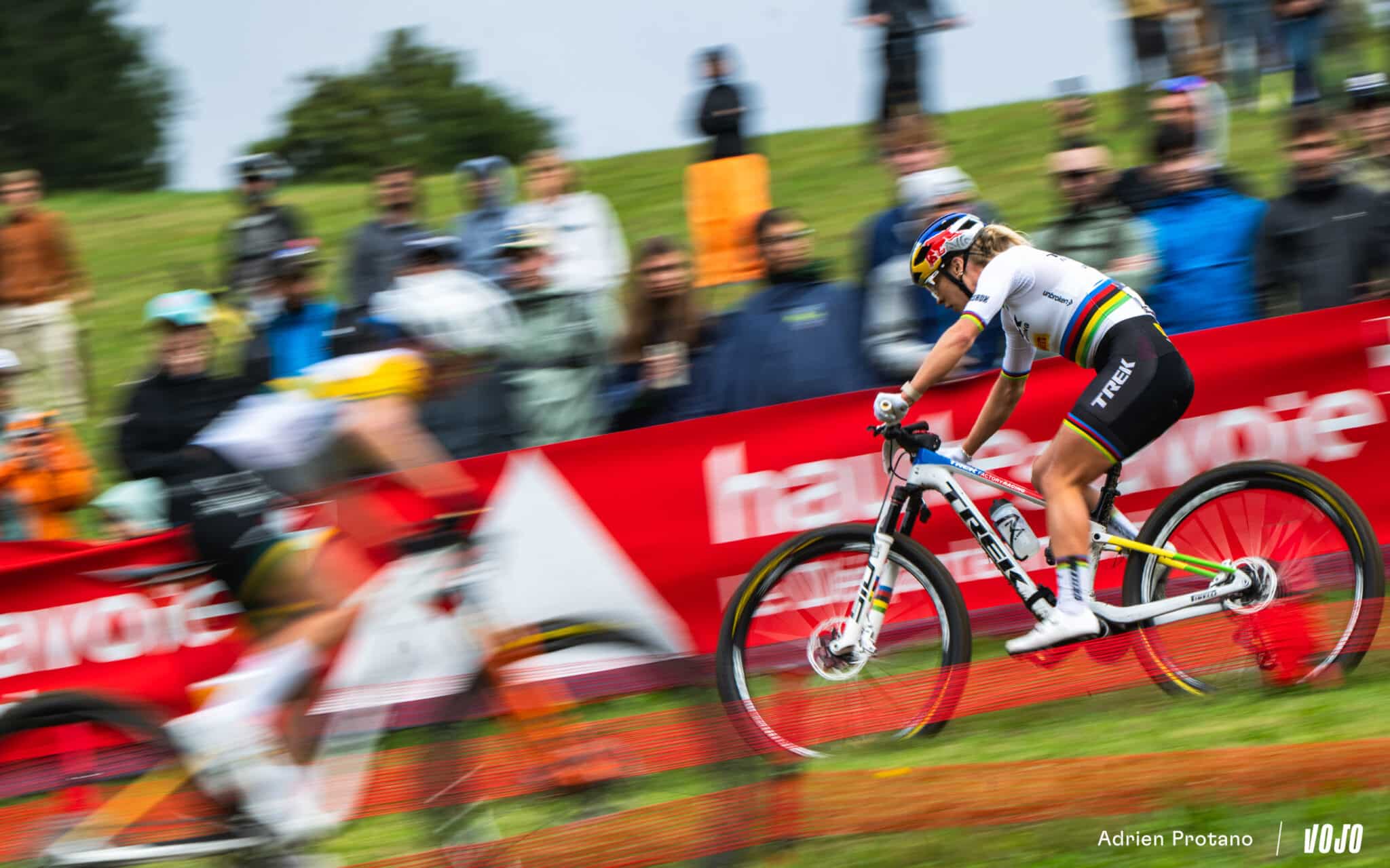 https://www.vojomag.com/app/uploads/2025/08/Coupe du monde VTT DH XC France Haute Savoie test avis Vojo nouveaute A.Protano 1 6 2 2048x1280.jpg