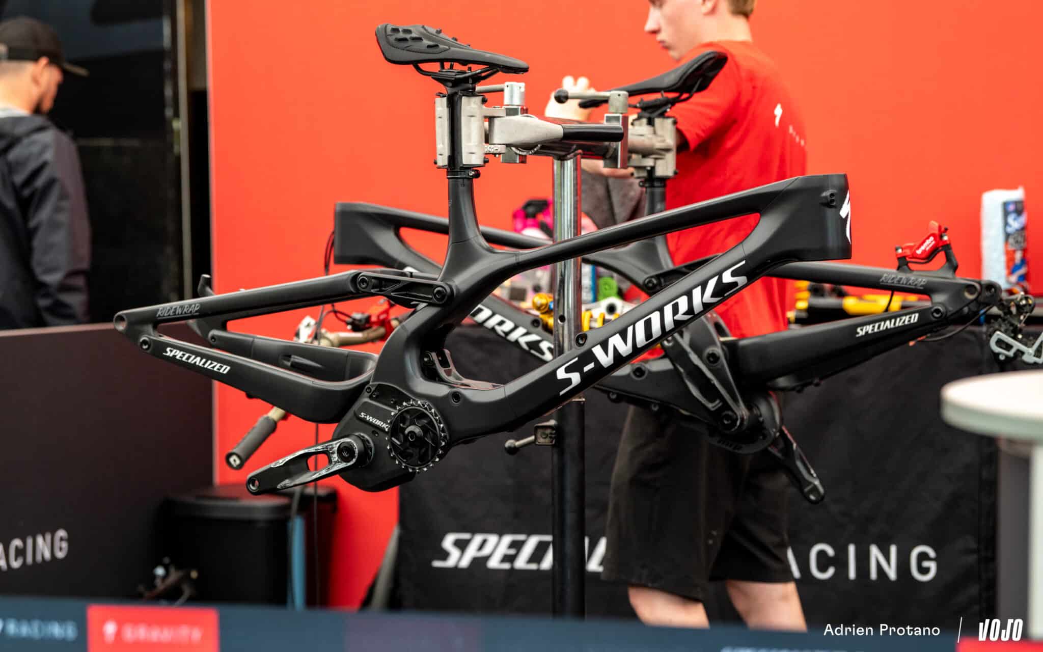 https://www.vojomag.com/app/uploads/2025/08/Coupe du monde VTT DH XC France Haute Savoie test avis Vojo nouveaute A.Protano 1 5 2048x1280.jpg