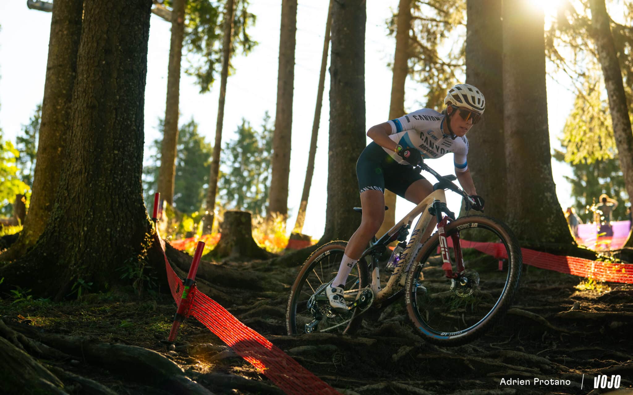https://www.vojomag.com/app/uploads/2025/08/Coupe du monde VTT DH XC France Haute Savoie test avis Vojo nouveaute A.Protano 1 6 5 2048x1280.jpg