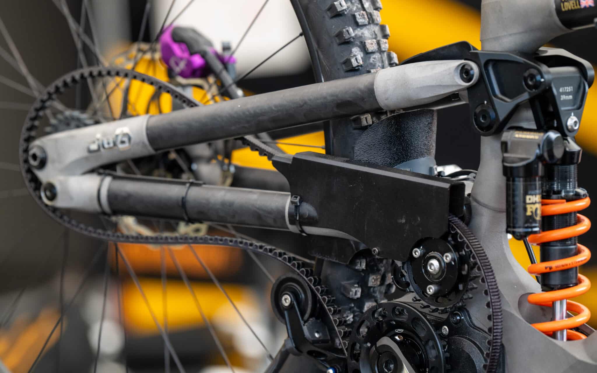 https://www.vojomag.com/app/uploads/2025/08/Coupe du monde VTT DH XC France Haute Savoie test avis Vojo nouveaute A.Protano 1 62 2048x1280.jpg