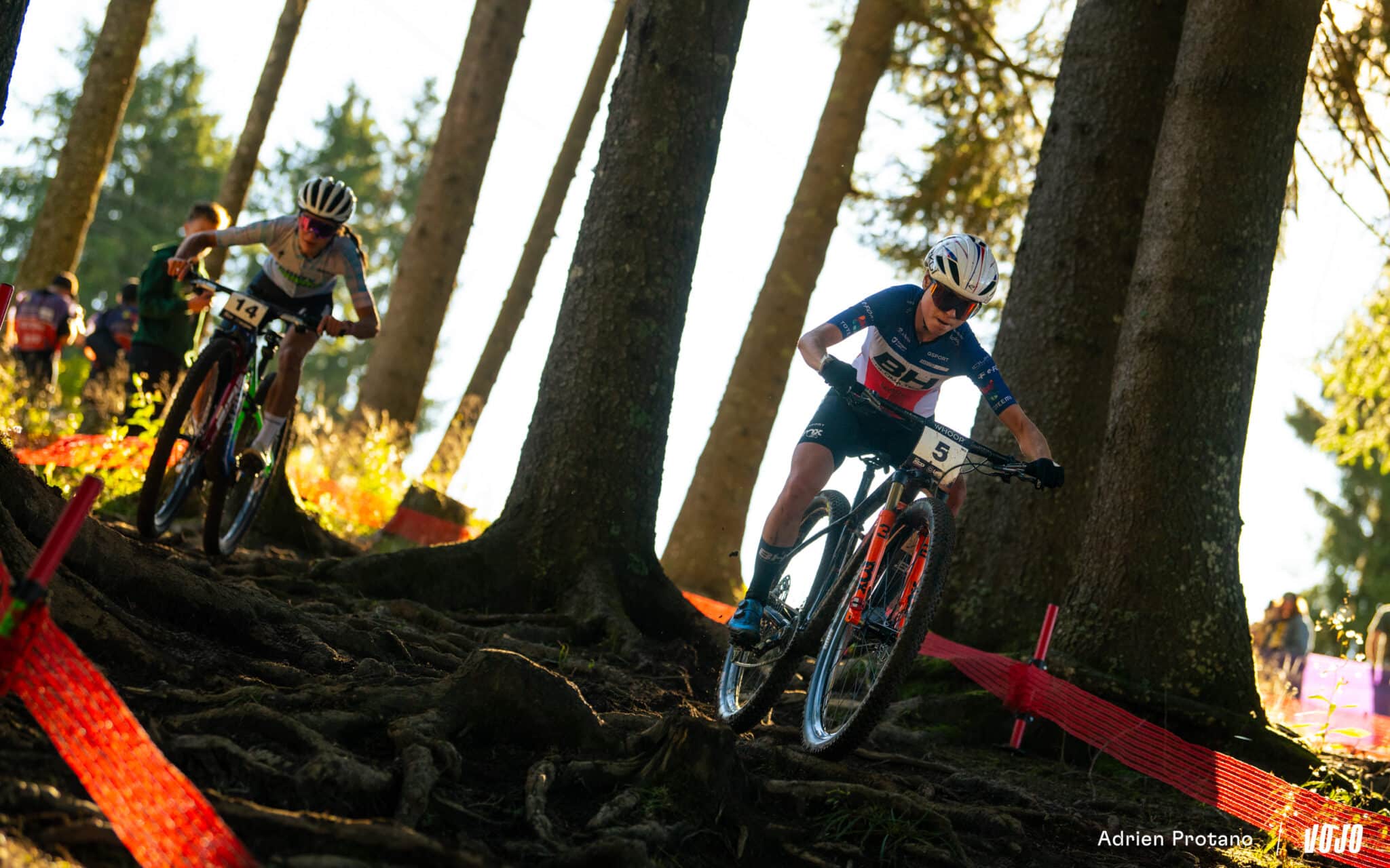 https://www.vojomag.com/app/uploads/2025/08/Coupe du monde VTT DH XC France Haute Savoie test avis Vojo nouveaute A.Protano 1 6 5 2048x1280.jpg
