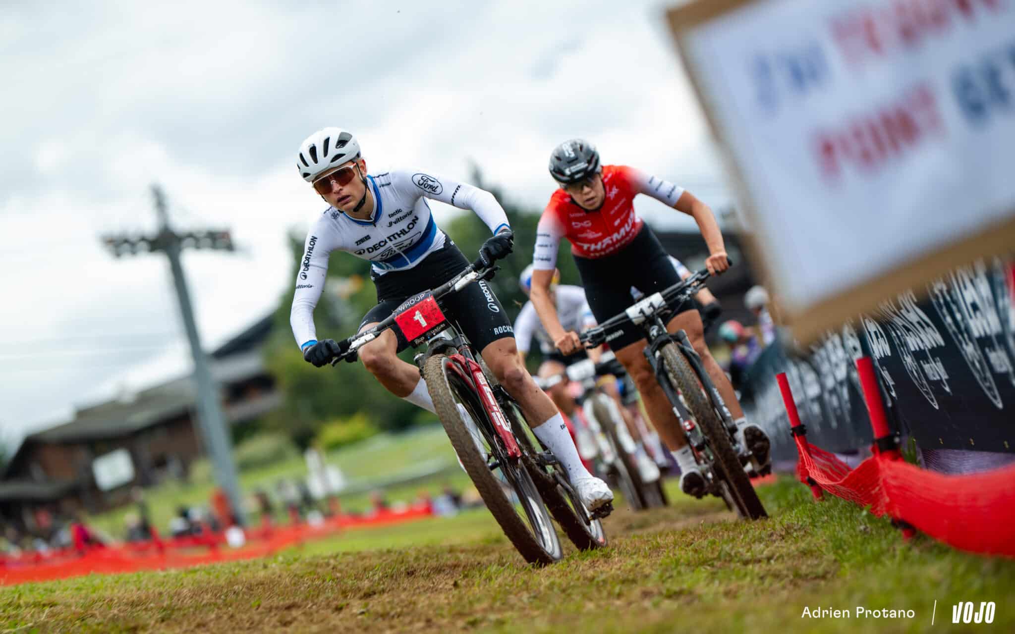 https://www.vojomag.com/app/uploads/2025/08/Coupe du monde VTT DH XC France Haute Savoie test avis Vojo nouveaute A.Protano 1 6 2 2048x1280.jpg