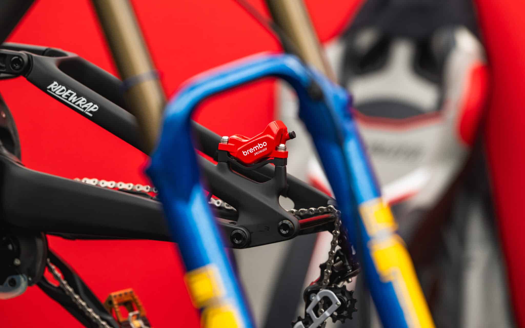 https://www.vojomag.com/app/uploads/2025/08/Coupe du monde VTT DH XC France Haute Savoie test avis Vojo nouveaute A.Protano 1 9 2048x1280.jpg