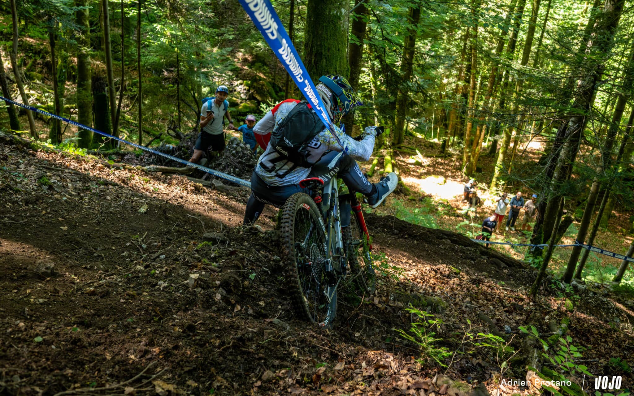 https://www.vojomag.com/app/uploads/2025/08/EDR Enduro Morillon Coupe du monde VTT Enduro France Haute Savoie test avis Vojo nouveaute A.Protano 1 13 2048x1280.jpg