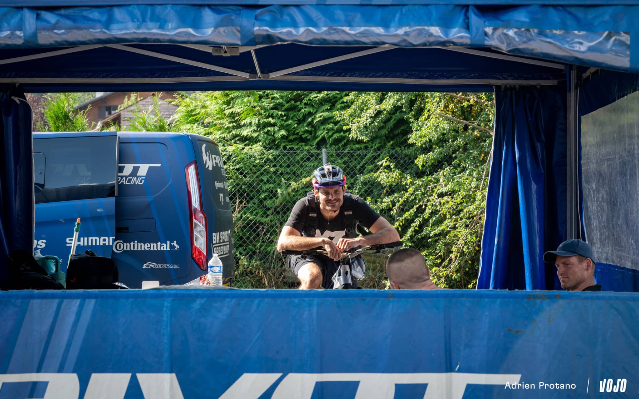 https://www.vojomag.com/app/uploads/2025/08/EDR Enduro Morillon Coupe du monde VTT Enduro France Haute Savoie test avis Vojo nouveaute A.Protano 1 47 2048x1280.jpg