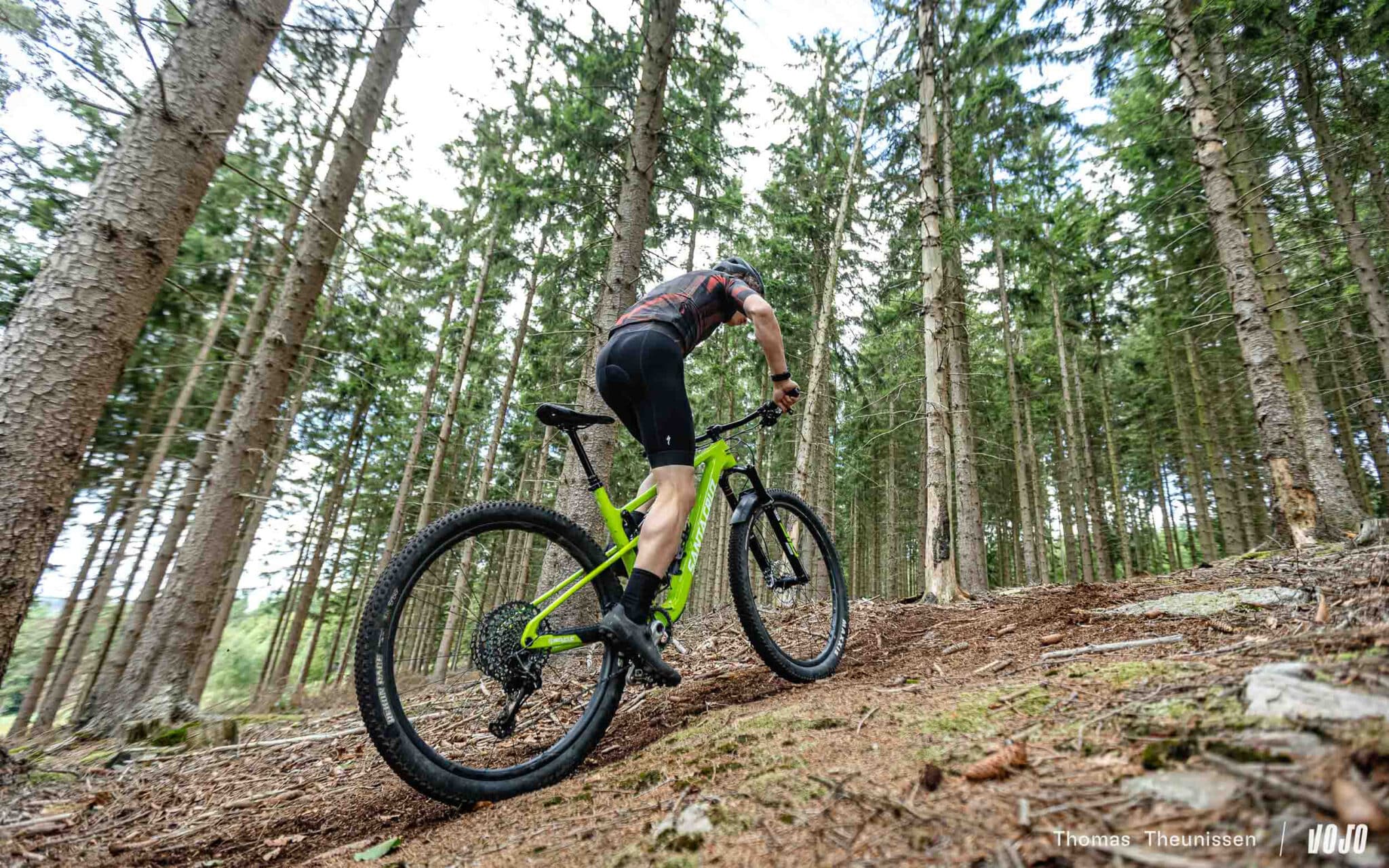 https://www.vojomag.com/app/uploads/2025/08/FSA KFX i28 roues vtt carbone test essai avis - Copyright Olivier Beart Vojo Magazine 18 2048x1280.jpg