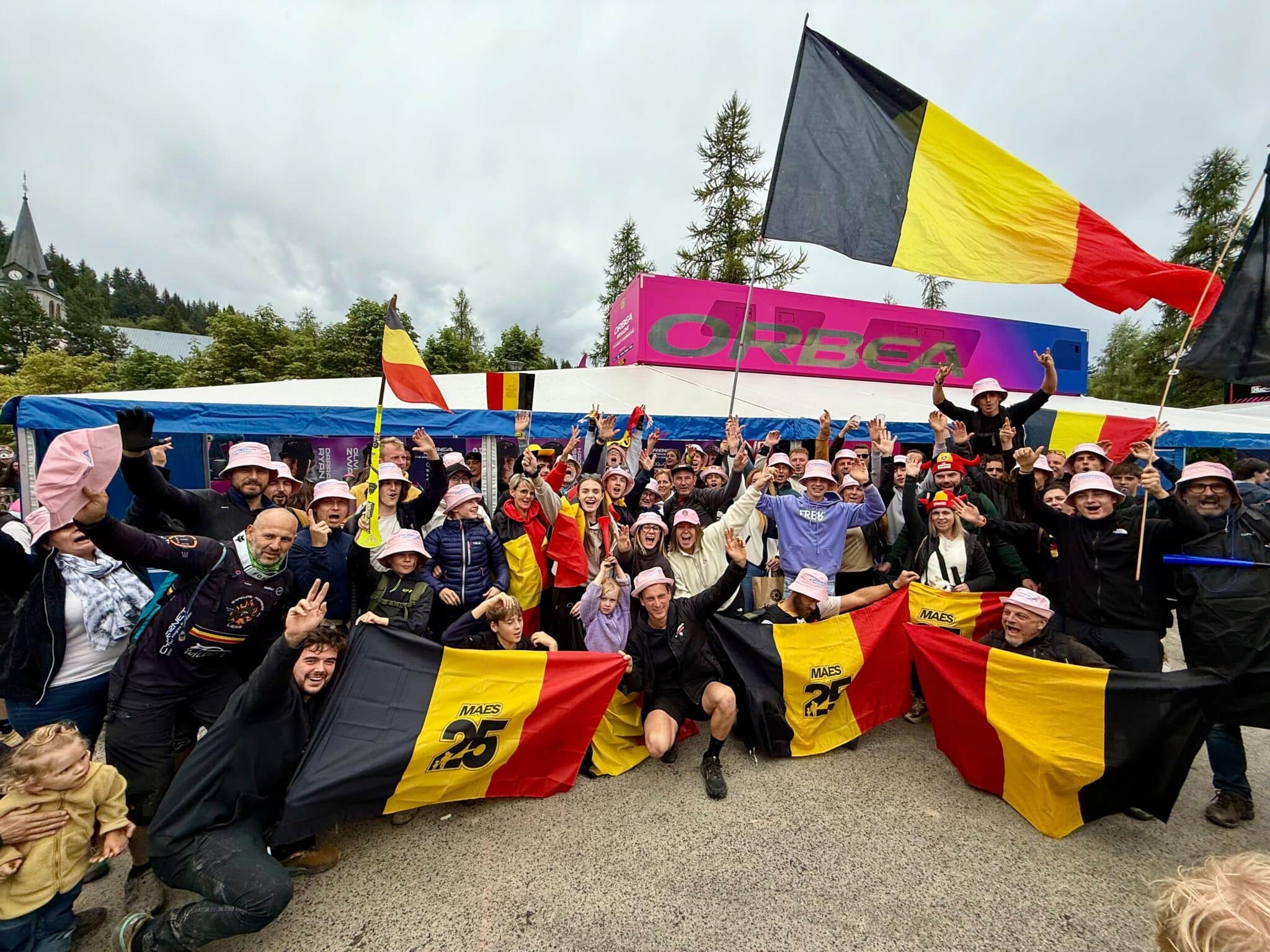 https://www.vojomag.com/app/uploads/2025/08/qualifications dh coupe monde les gets DH vtt 2025 vojo paul humbert 12.jpg