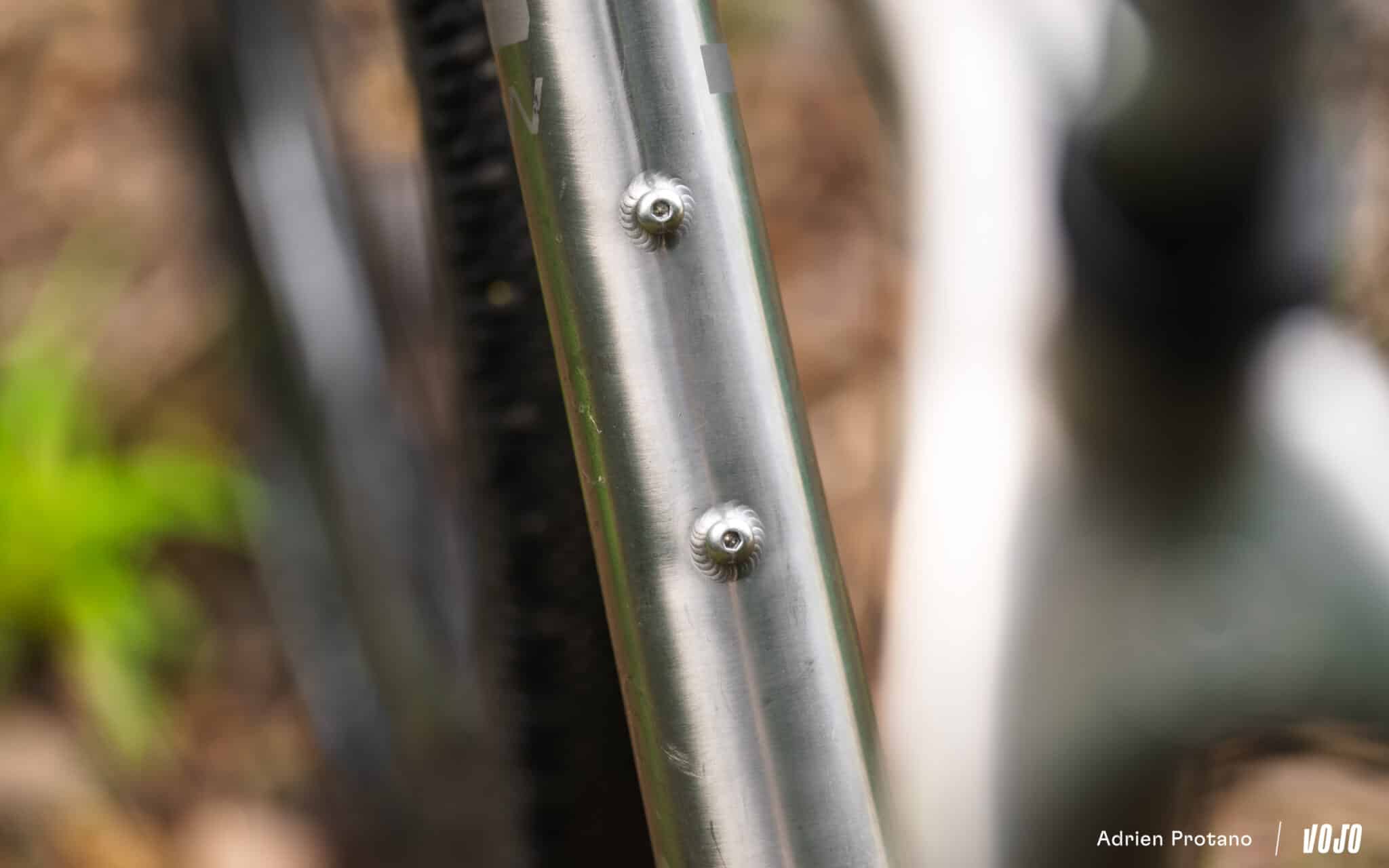 https://www.vojomag.com/app/uploads/2025/08/Leon Larage Gravel 2025 bikecheck test avis vojo VTTAE nouveaute A.Protano 32 2048x1280.jpg