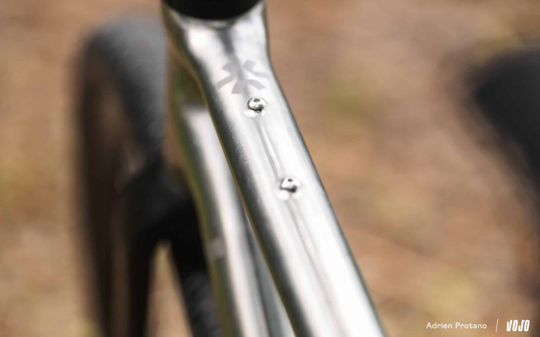 https://www.vojomag.com/app/uploads/2025/08/Leon Larage Gravel 2025 bikecheck test avis vojo VTTAE nouveaute A.Protano 32 2048x1280.jpg