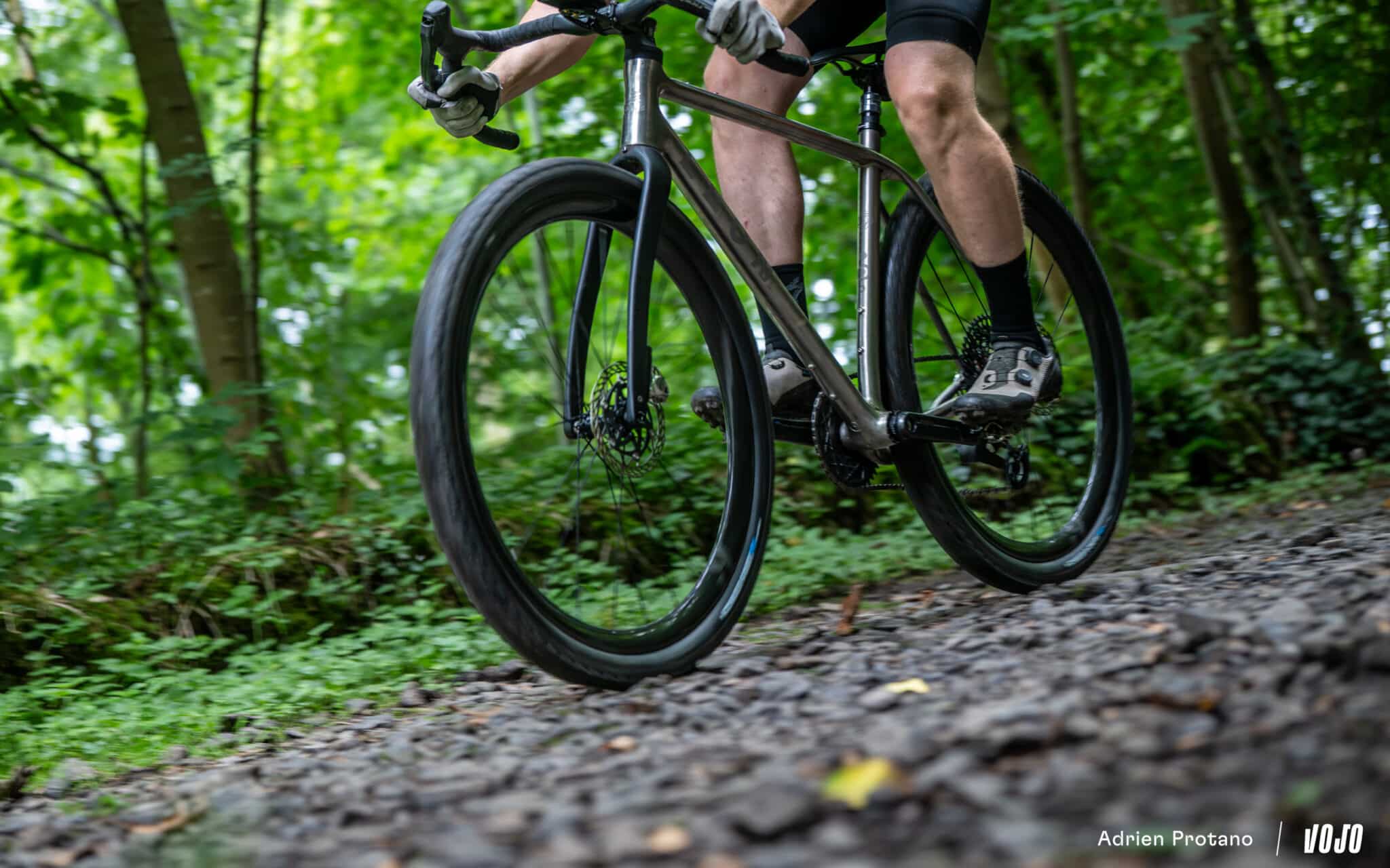 https://www.vojomag.com/app/uploads/2025/08/Leon Larage Gravel 2025 test avis vojo VTTAE nouveaute A.Protano 26 2048x1280.jpg