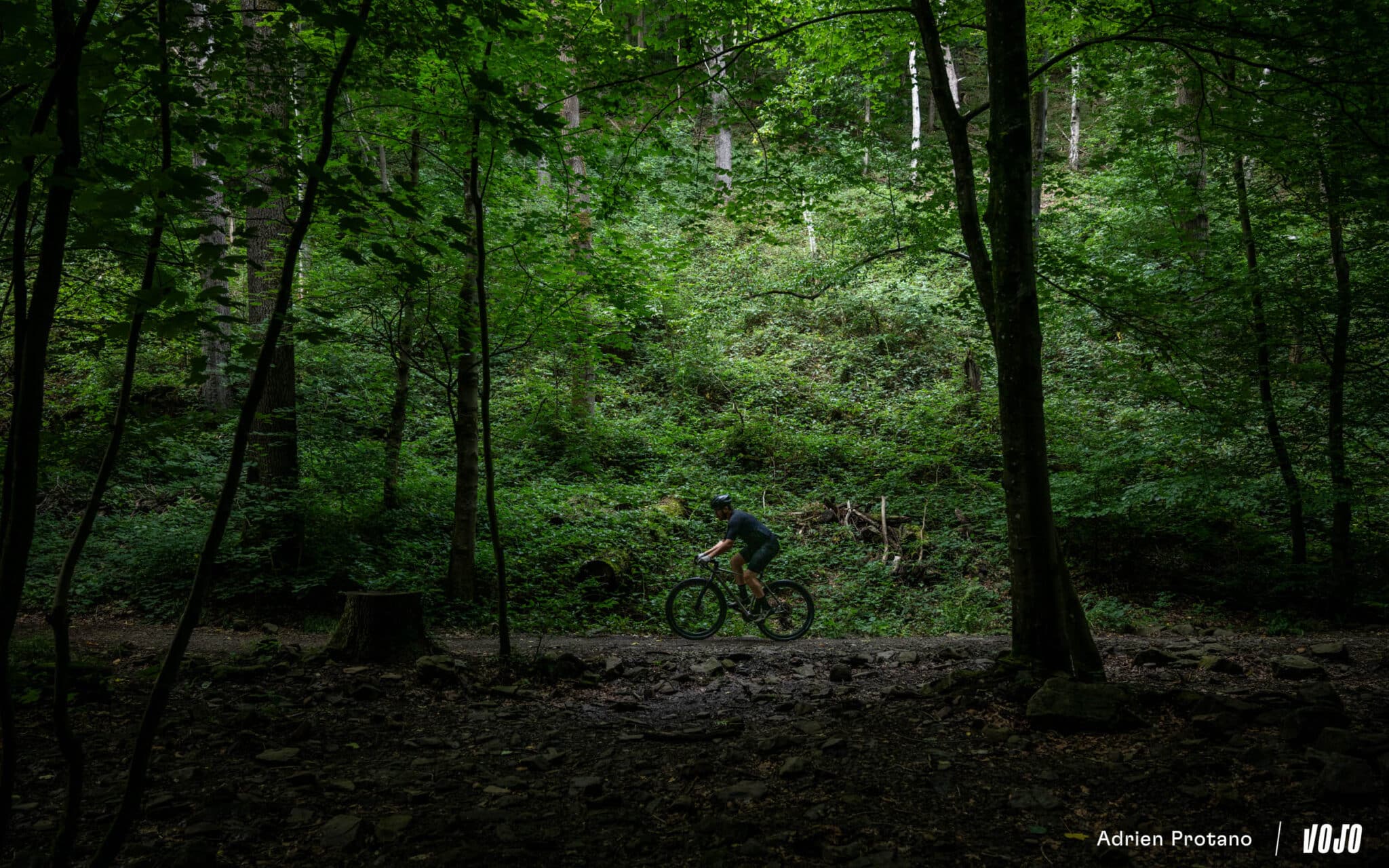 https://www.vojomag.com/app/uploads/2025/08/Leon Larage Gravel 2025 test avis vojo VTTAE nouveaute A.Protano 22 2048x1280.jpg