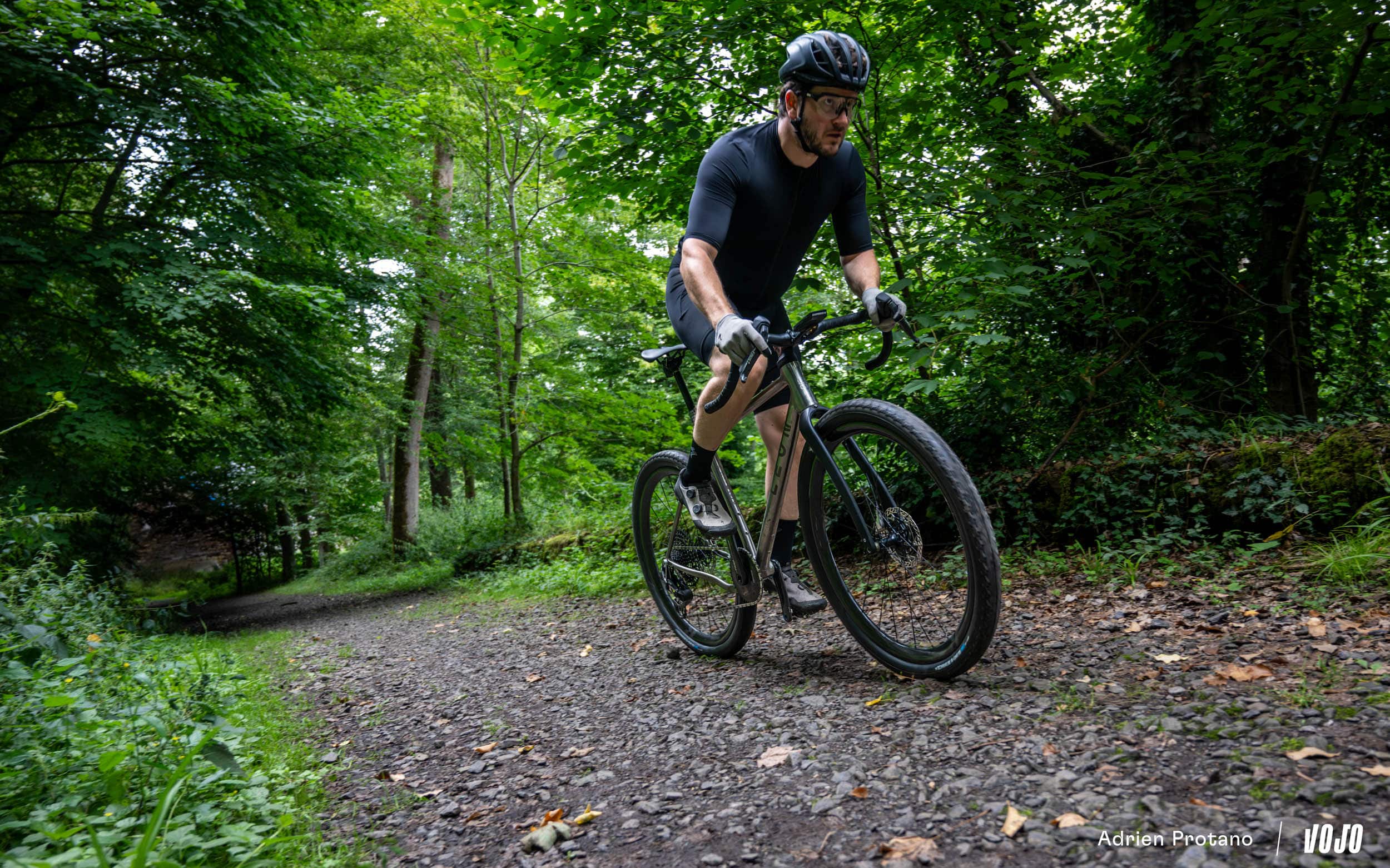 https://www.vojomag.com/app/uploads/2025/08/Leon Larage Gravel 2025 test avis vojo VTTAE nouveaute A.Protano 4.jpg