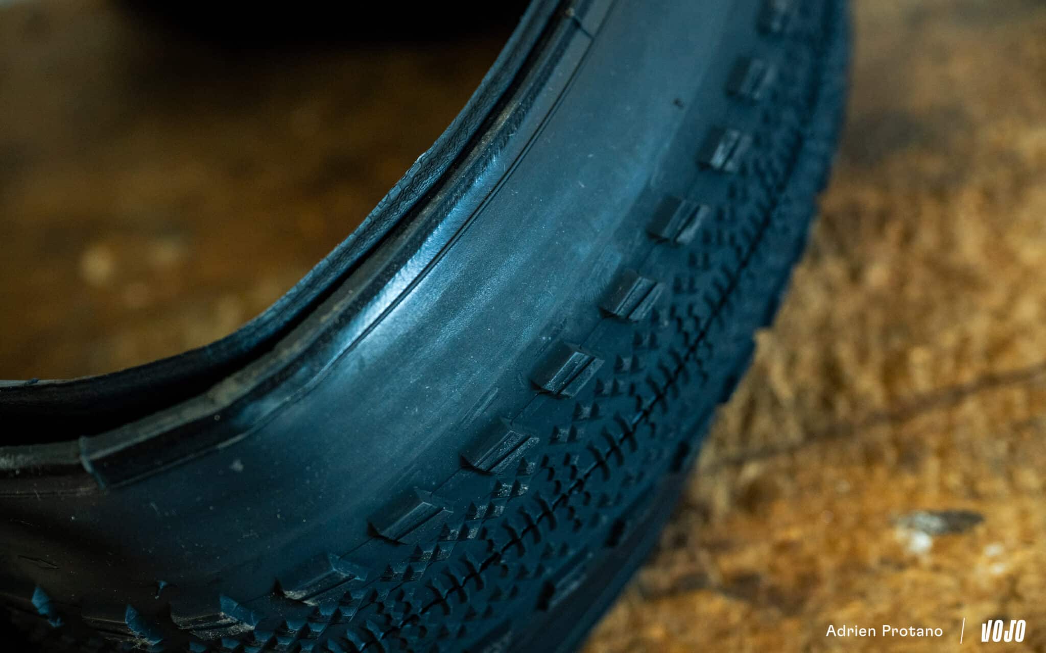 https://www.vojomag.com/app/uploads/2025/08/Maxxis Reaver Gravel test avis Vojo nouveaute A.Protano 7 1 2048x1365.jpg