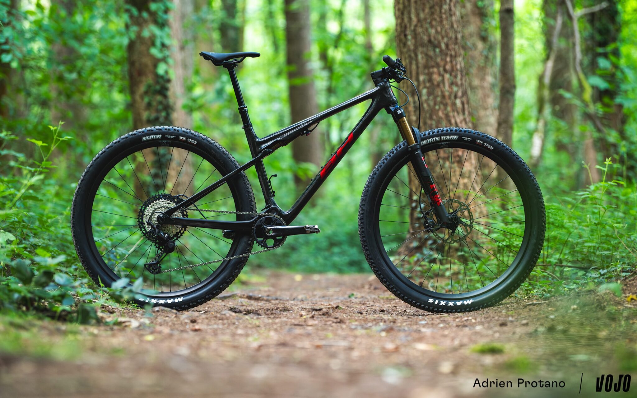 https://www.vojomag.com/app/uploads/2025/09/Trek Supercaliber 2023 Vojo Thomas Theunissen 140 2048x1366.jpg