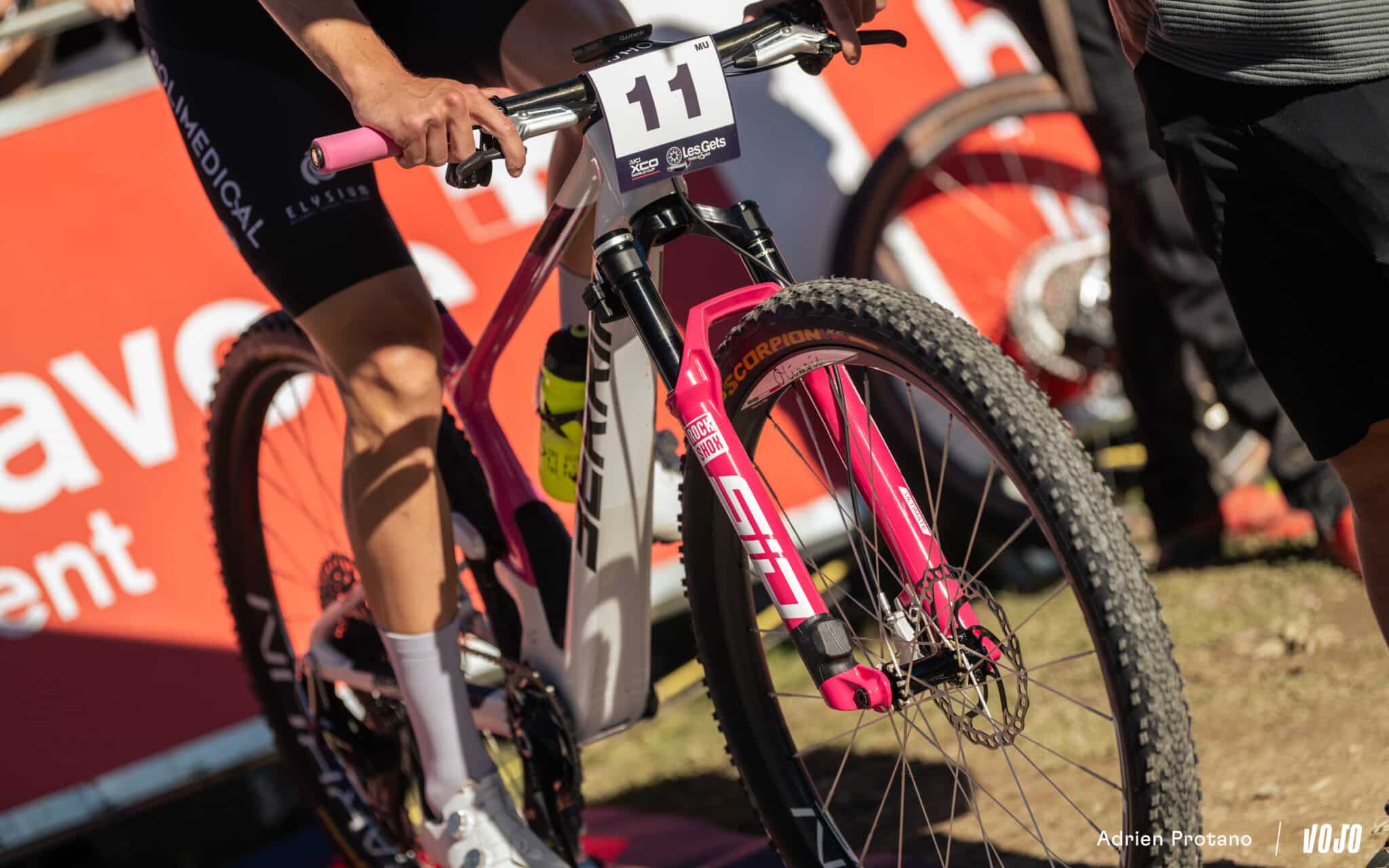 https://www.vojomag.com/app/uploads/2025/09/Coupe du monde VTT DH XC France Haute Savoie test avis Vojo nouveaute A.Protano 1 14 2048x1280.jpg