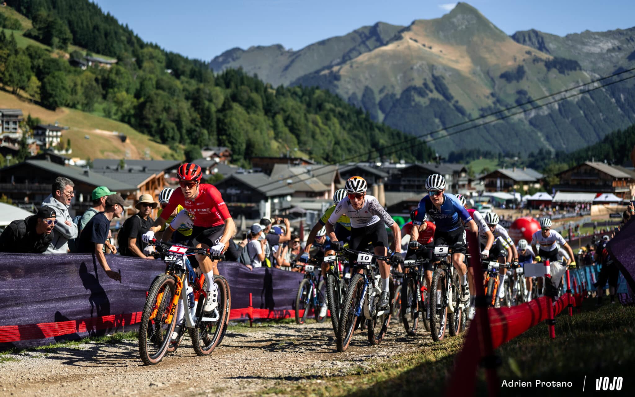 https://www.vojomag.com/app/uploads/2025/09/Coupe du monde VTT DH XC France Haute Savoie test avis Vojo nouveaute A.Protano 1 17 2048x1280.jpg