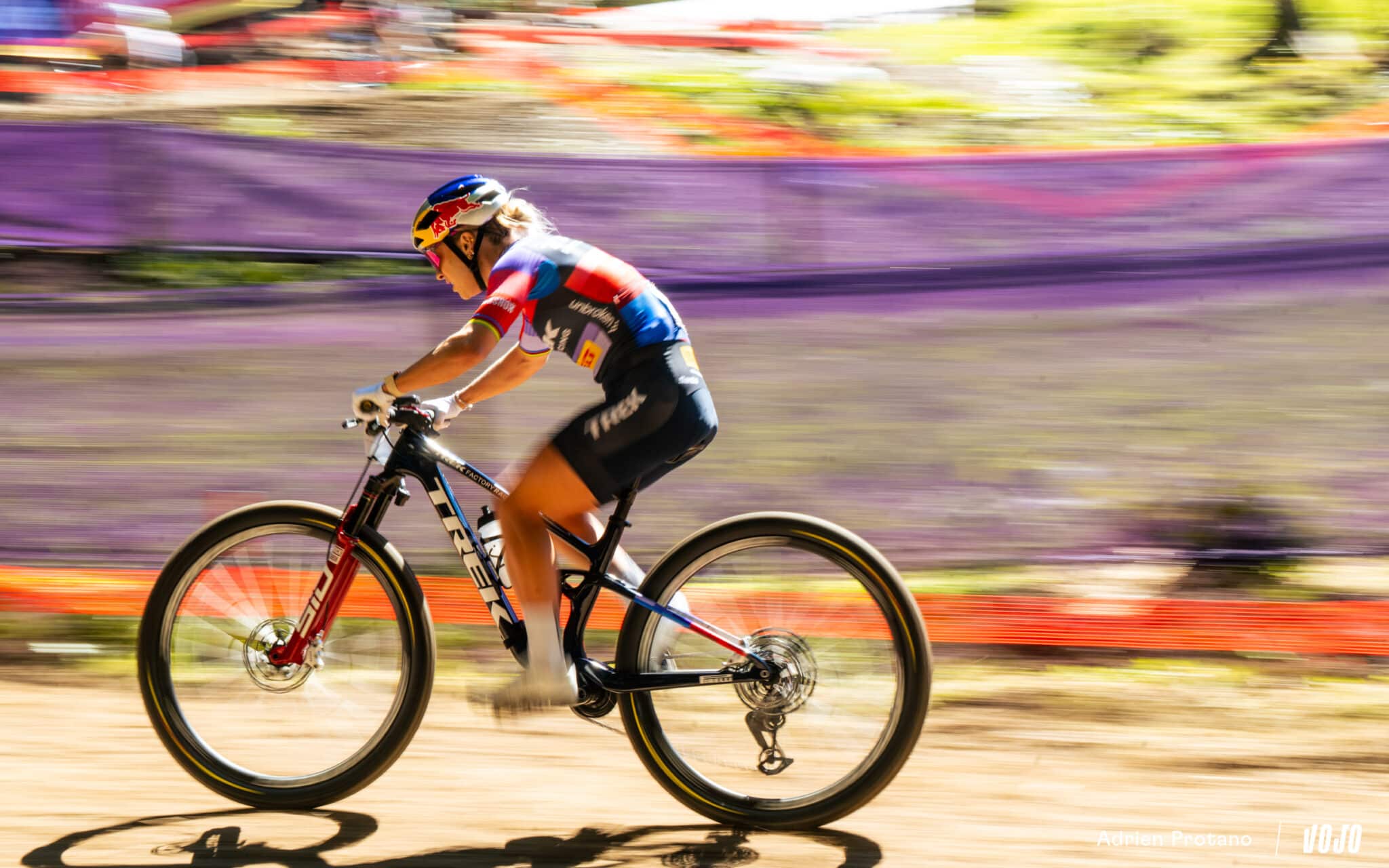 https://www.vojomag.com/app/uploads/2025/09/Coupe du monde VTT DH XC France Haute Savoie test avis Vojo nouveaute A.Protano 1 38 2048x1280.jpg