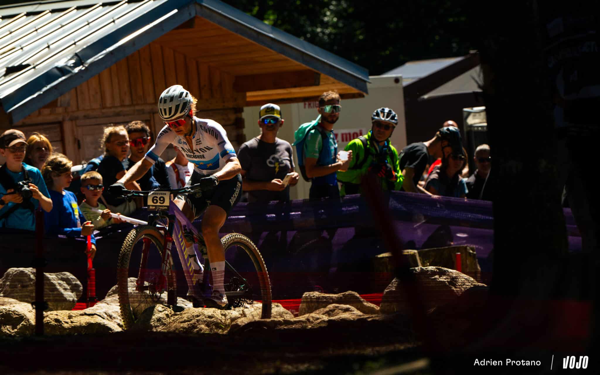 https://www.vojomag.com/app/uploads/2025/09/Coupe du monde VTT DH XC France Haute Savoie test avis Vojo nouveaute A.Protano 1 41 2048x1280.jpg