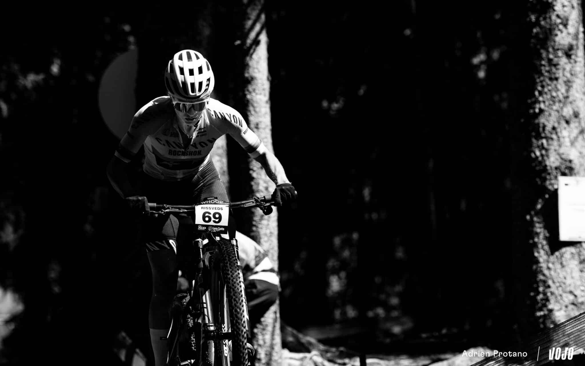 https://www.vojomag.com/app/uploads/2025/09/Coupe du monde VTT DH XC France Haute Savoie test avis Vojo nouveaute A.Protano 1 41 2048x1280.jpg