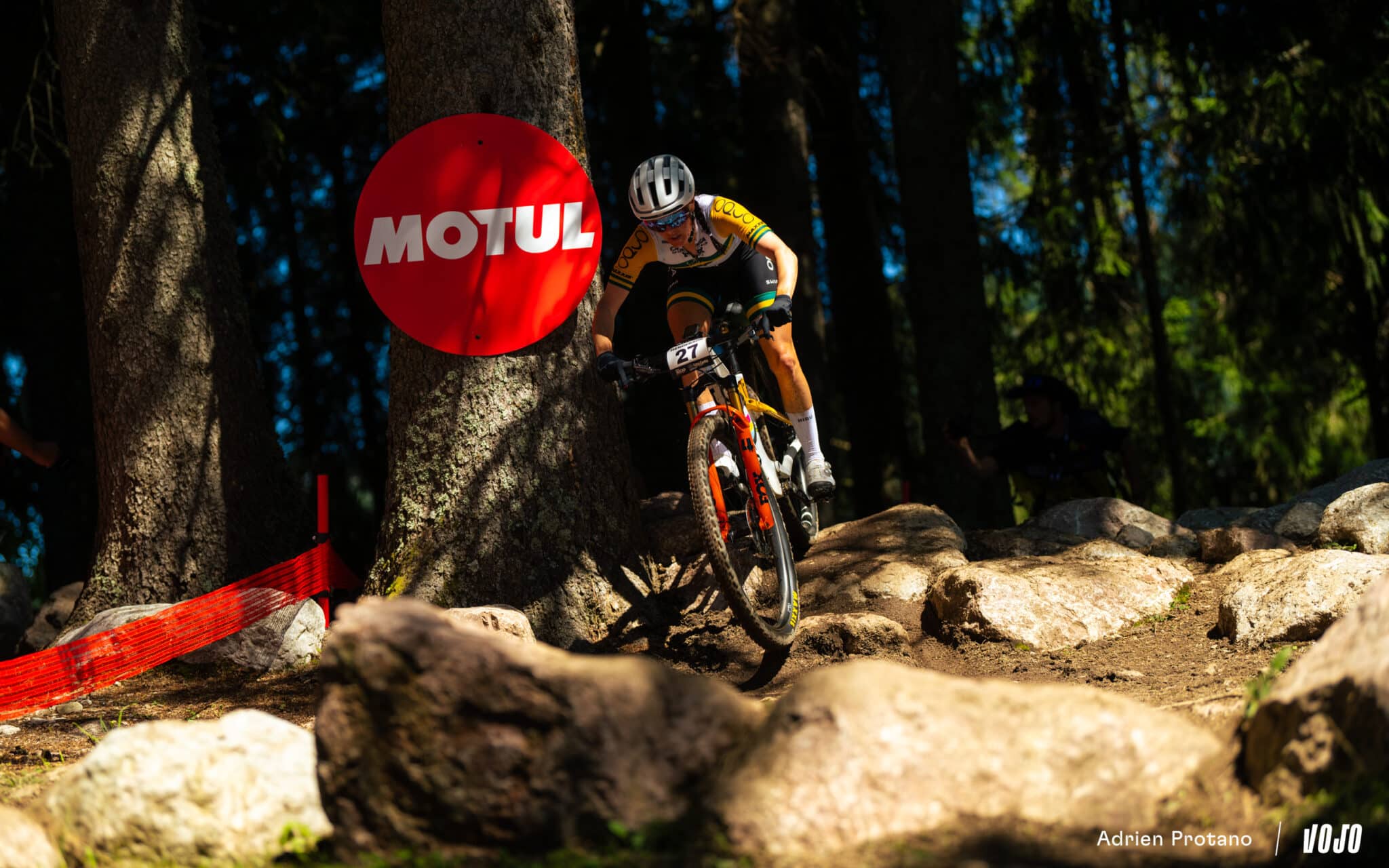 https://www.vojomag.com/app/uploads/2025/09/Coupe du monde VTT DH XC France Haute Savoie test avis Vojo nouveaute A.Protano 1 44 2048x1280.jpg