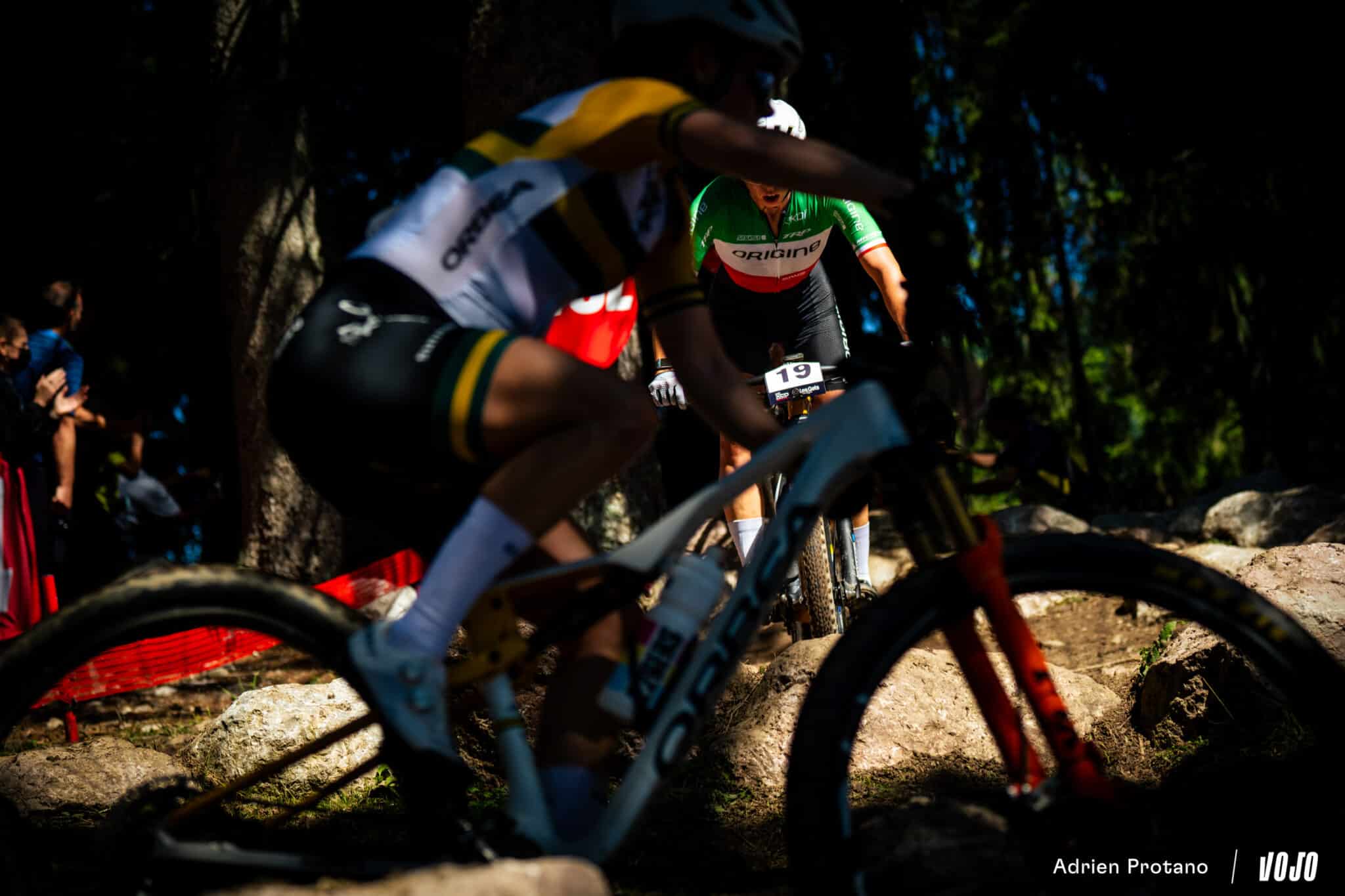 https://www.vojomag.com/app/uploads/2025/09/Coupe du monde VTT DH XC France Haute Savoie test avis Vojo nouveaute A.Protano 1 44 2048x1280.jpg