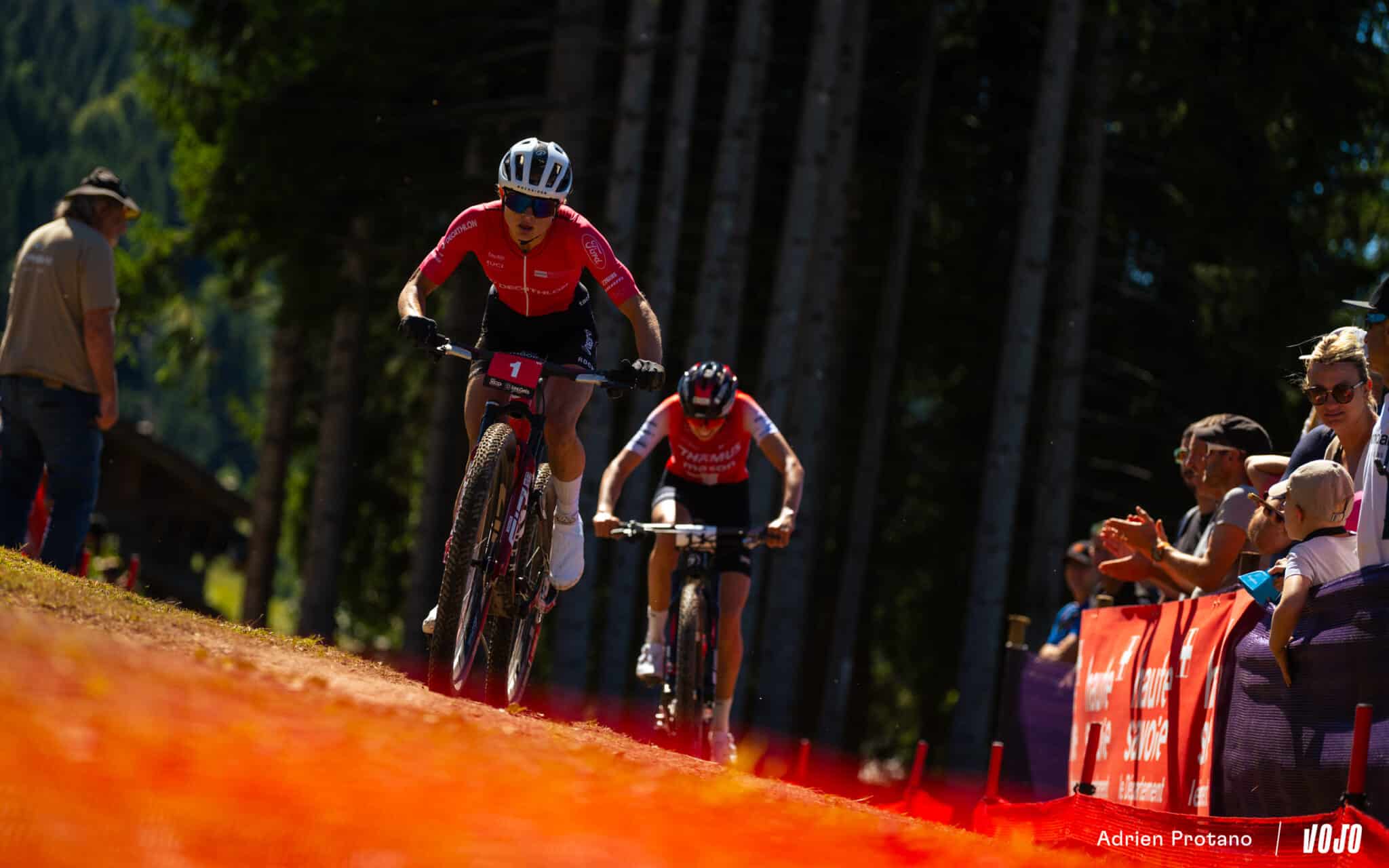 https://www.vojomag.com/app/uploads/2025/09/Coupe du monde VTT DH XC France Haute Savoie test avis Vojo nouveaute A.Protano 1 50 2048x1280.jpg