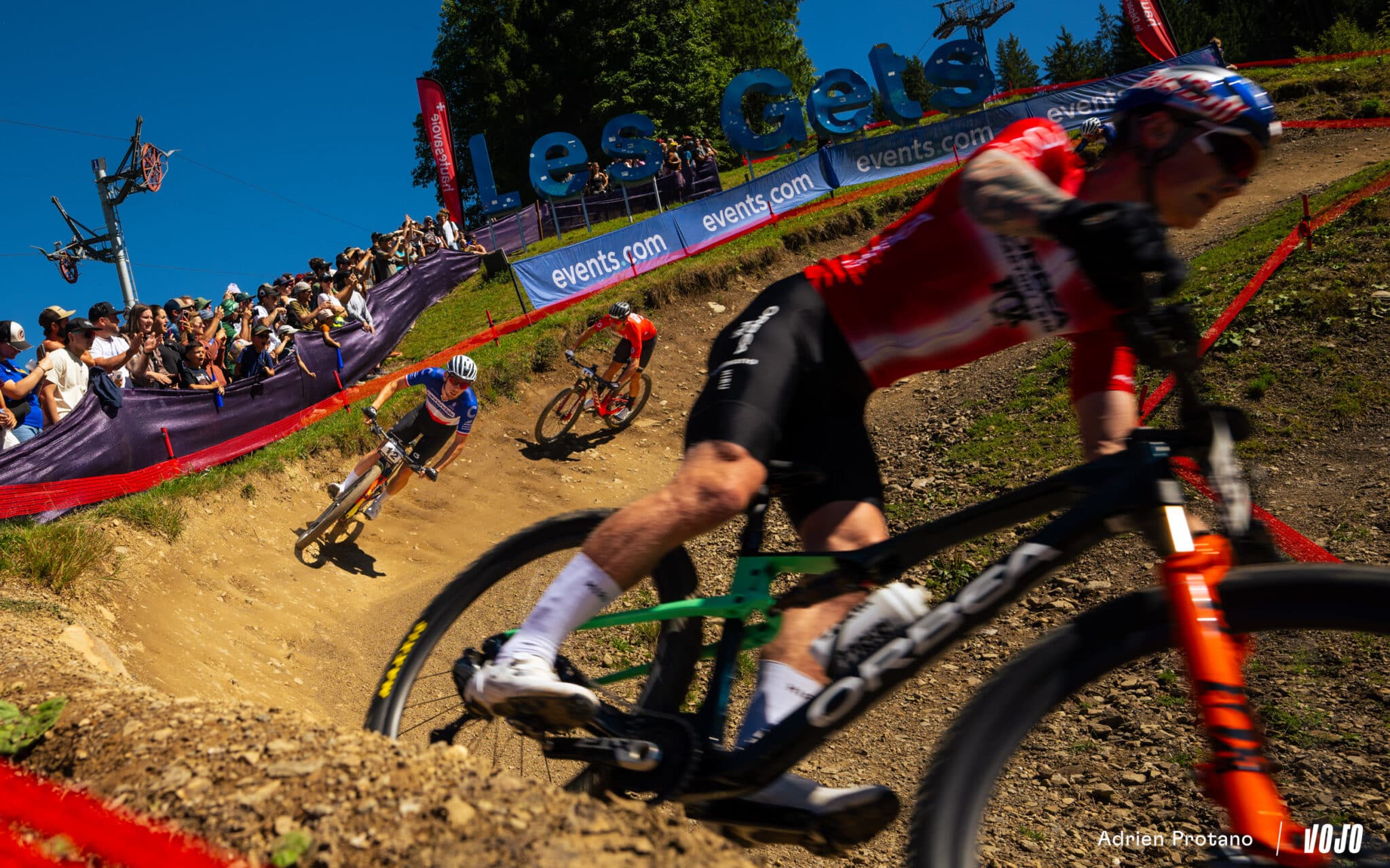 https://www.vojomag.com/app/uploads/2025/09/Coupe du monde VTT DH XC France Haute Savoie test avis Vojo nouveaute A.Protano 1 59 2048x1280.jpg