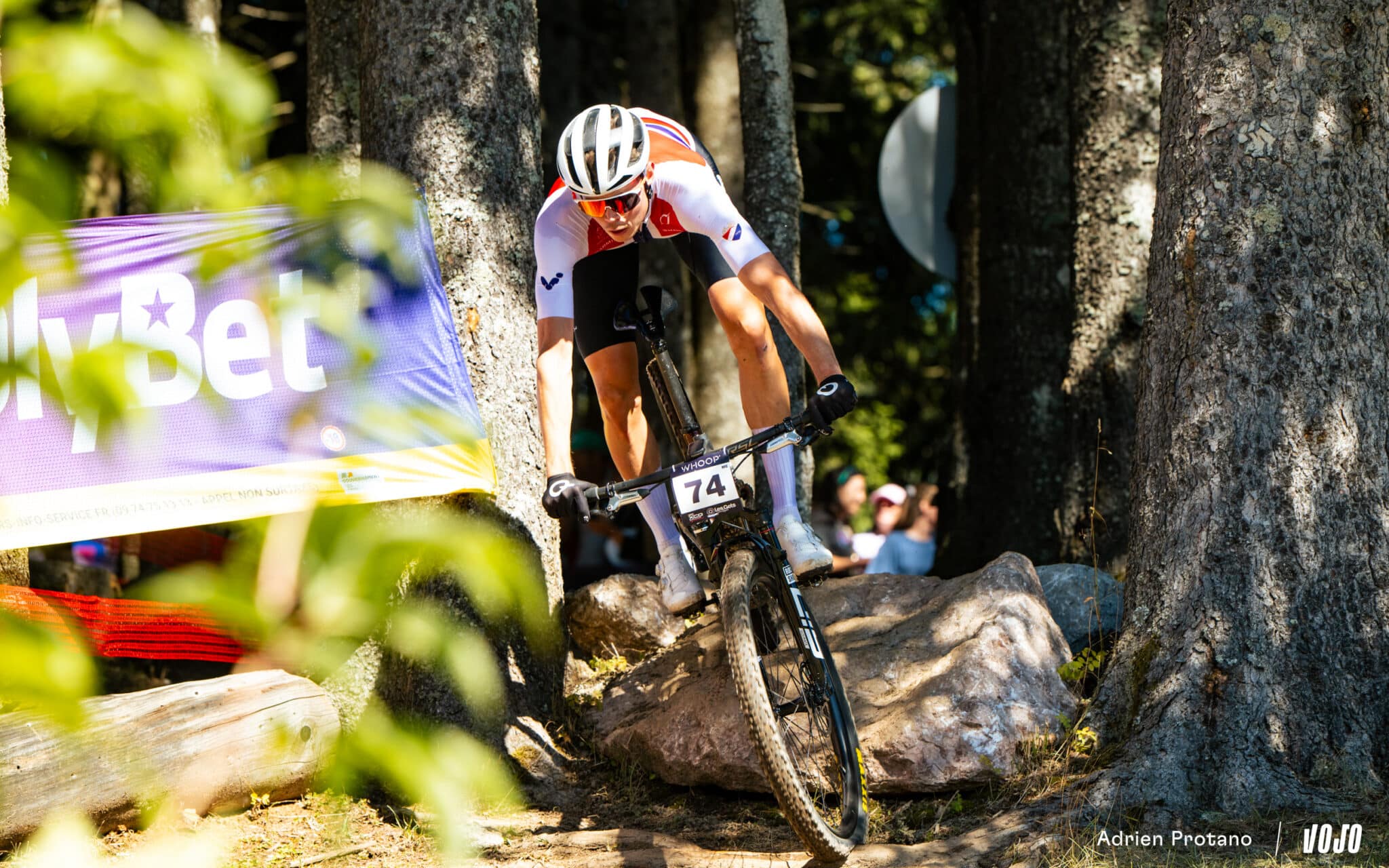 https://www.vojomag.com/app/uploads/2025/09/Coupe du monde VTT DH XC France Haute Savoie test avis Vojo nouveaute A.Protano 1 65 2048x1280.jpg
