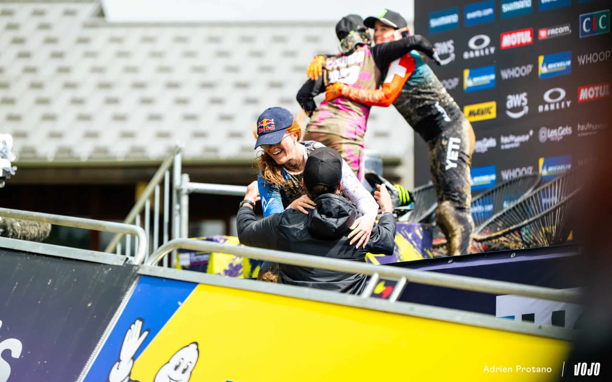 https://www.vojomag.com/app/uploads/2025/09/Coupe du monde VTT DH XC France Haute Savoie test avis Vojo nouveaute A.Protano 13 2048x1280.jpg