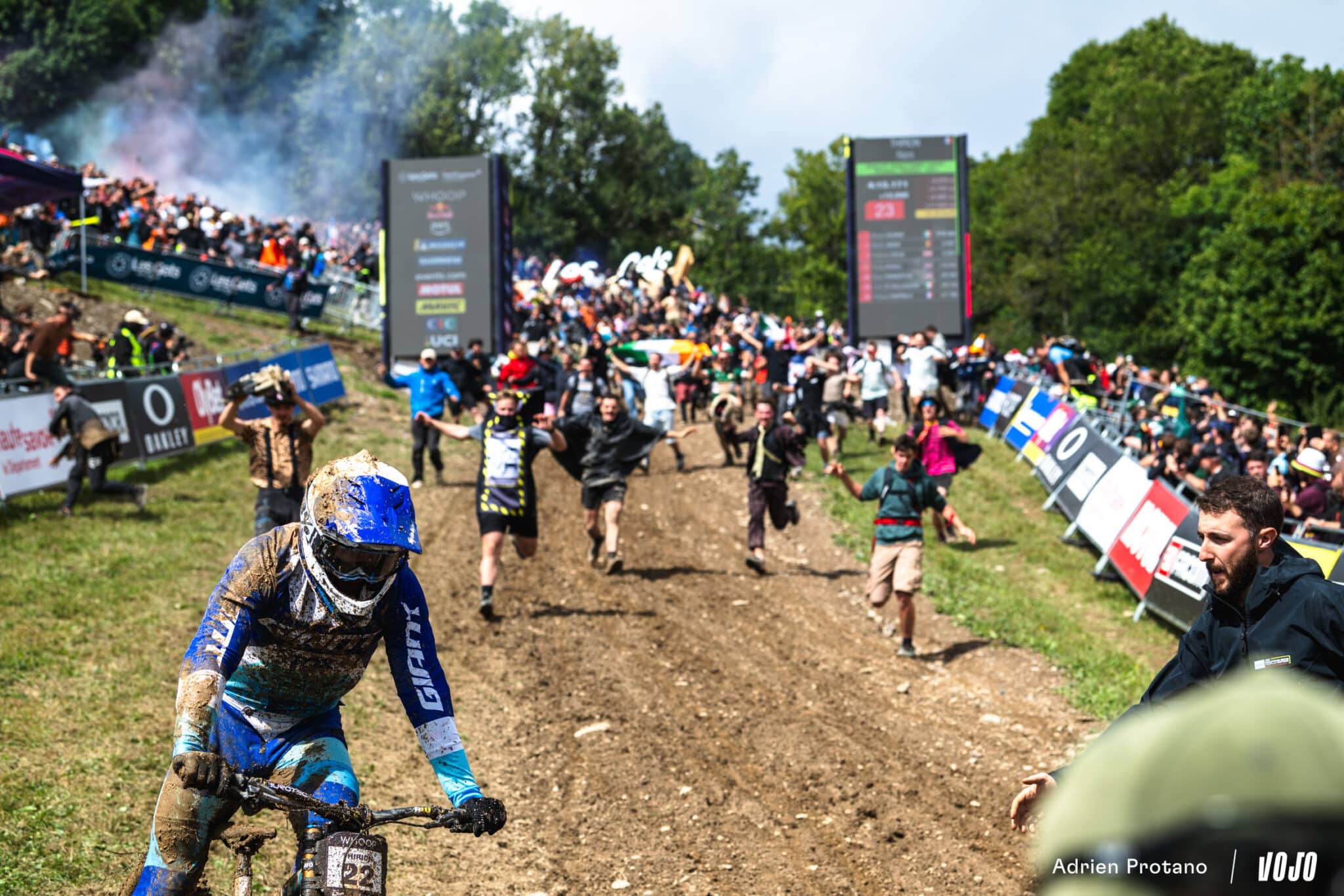 https://www.vojomag.com/app/uploads/2025/09/Coupe du monde VTT DH XC France Haute Savoie test avis Vojo nouveaute A.Protano 43 2048x1365.jpg