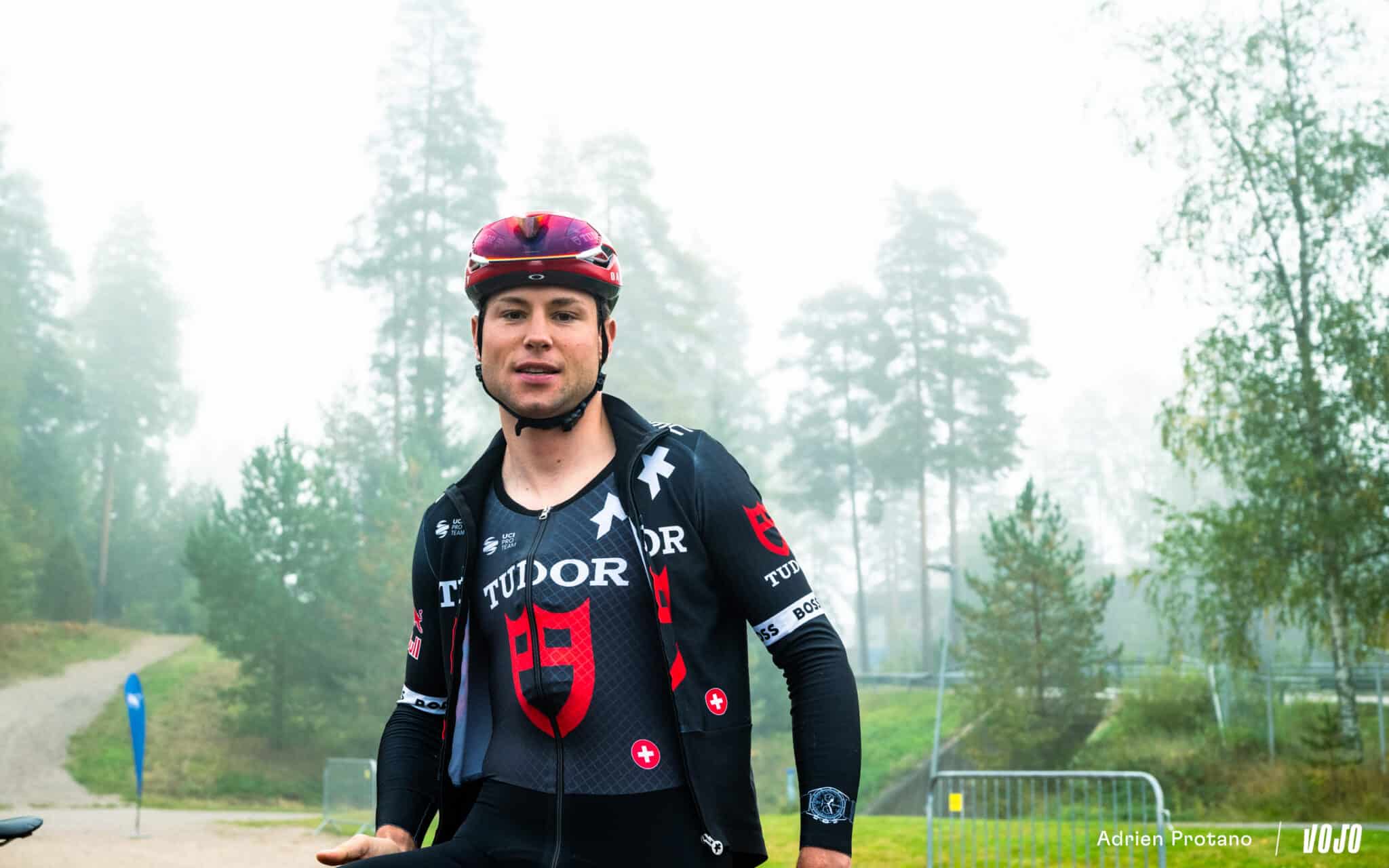https://www.vojomag.com/app/uploads/2025/09/Nordic Gravel Series Lathi Falling Leaves Gravel test avis comparaison Vojo nouveaute La Cluzaz A.Protano 1 40 2048x1280.jpg