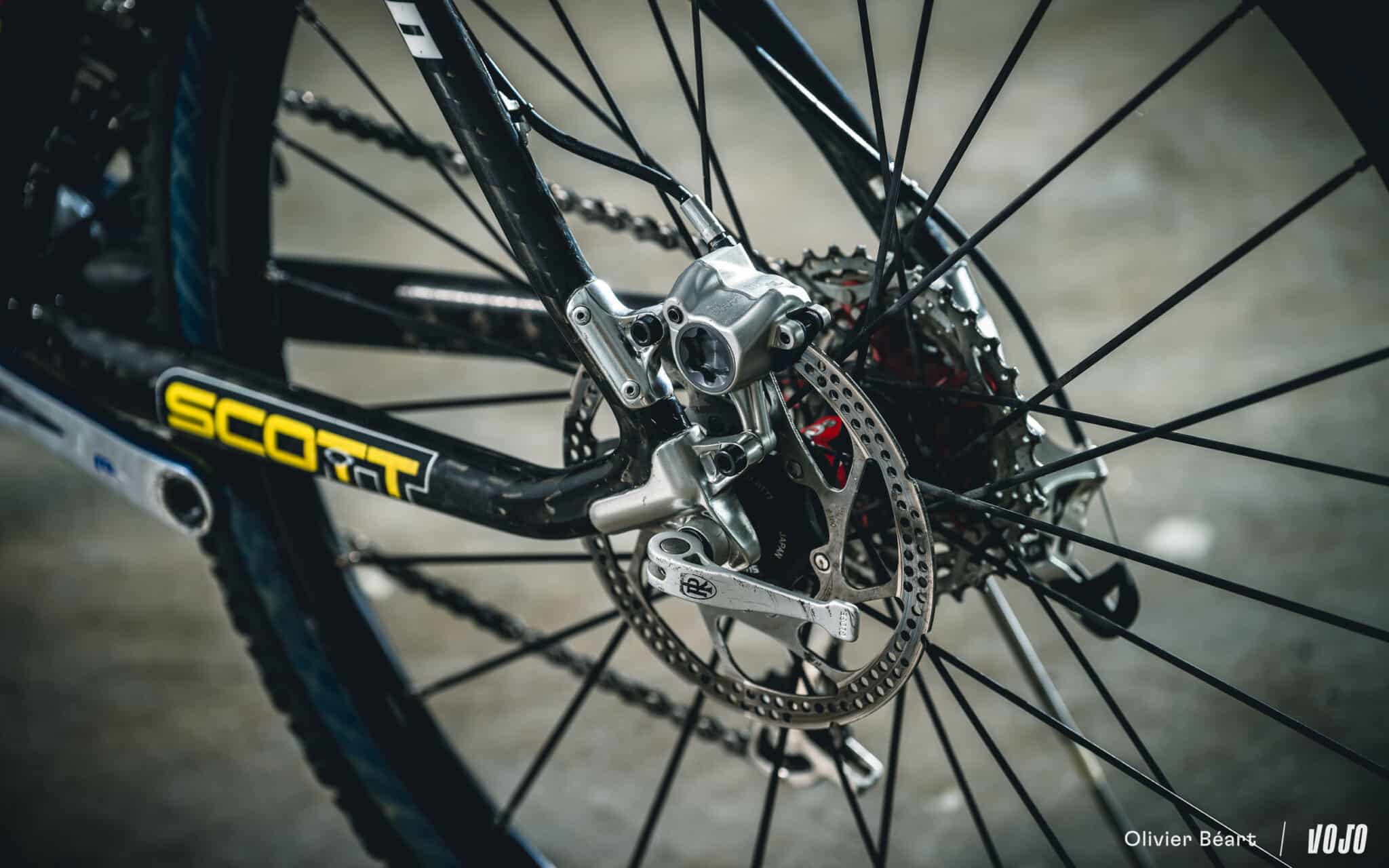 https://www.vojomag.com/app/uploads/2025/09/Scott Scale Nino Schurter 2004 Les Gets Champion Monde - Copyright Olivier Beart Vojo Magazine 12 2048x1280.jpg
