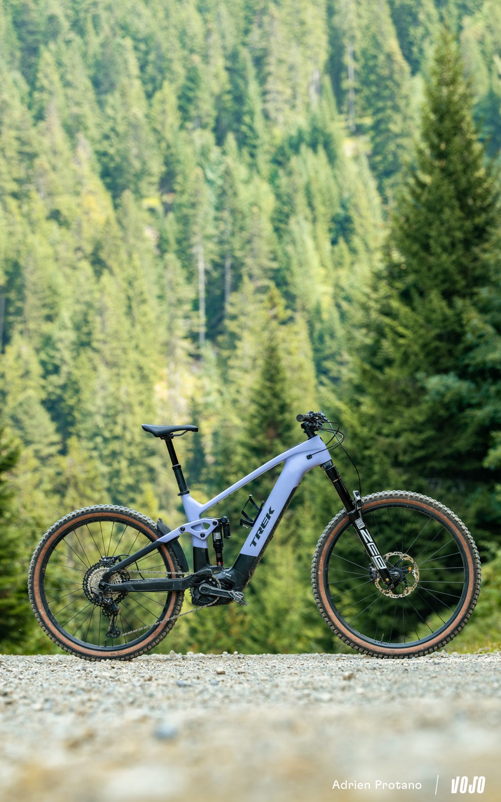 https://www.vojomag.com/app/uploads/2025/09/Trek Rail 2025 E bike VTTAE All mountain Enduro test avis comparaison Vojo nouveaute La Cluzaz A.Protano 37.jpg