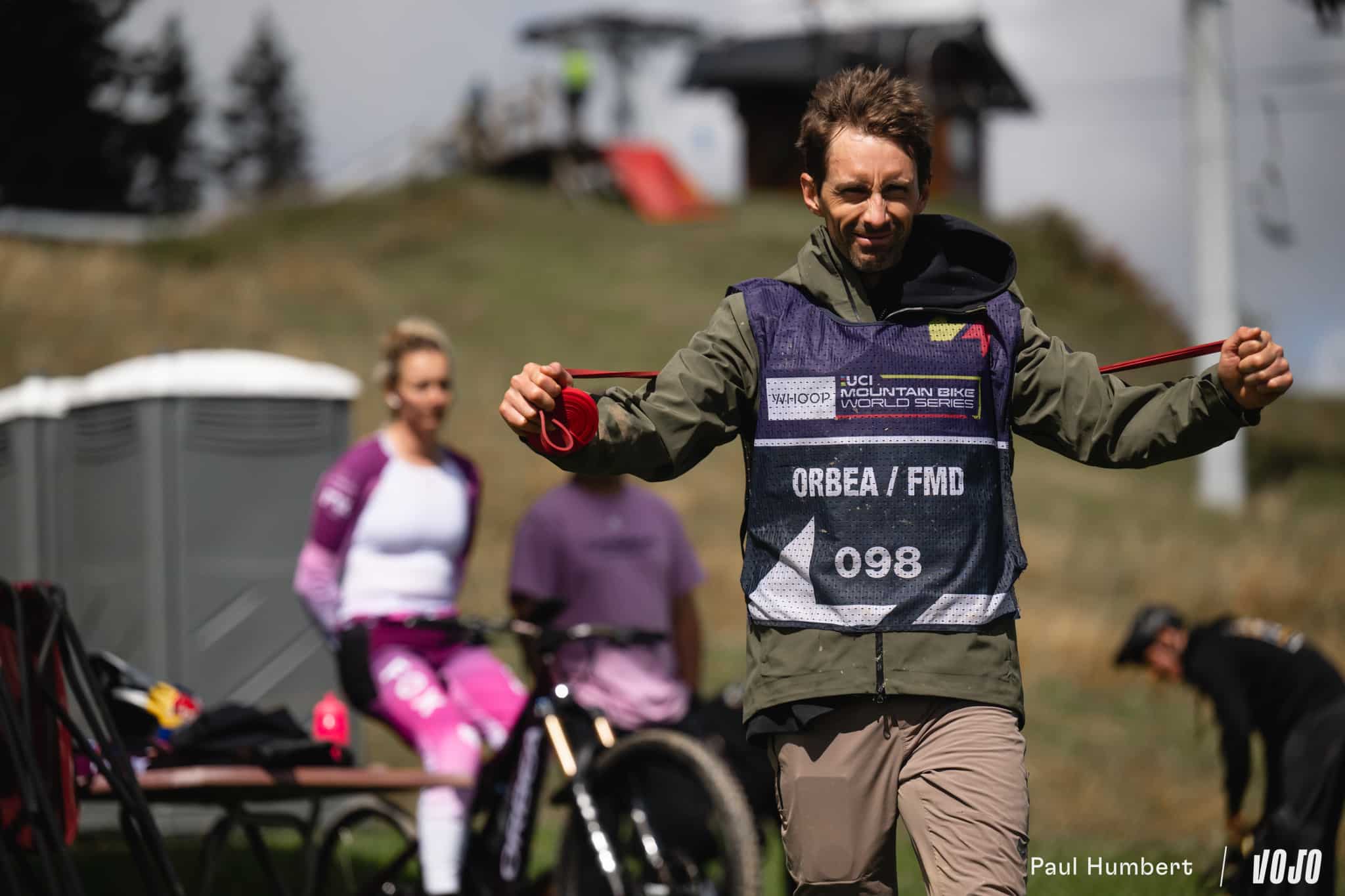 https://www.vojomag.com/app/uploads/2025/09/coach dh chris kilmurray les gets vtt 2025 vojo paul humbert 70.jpg