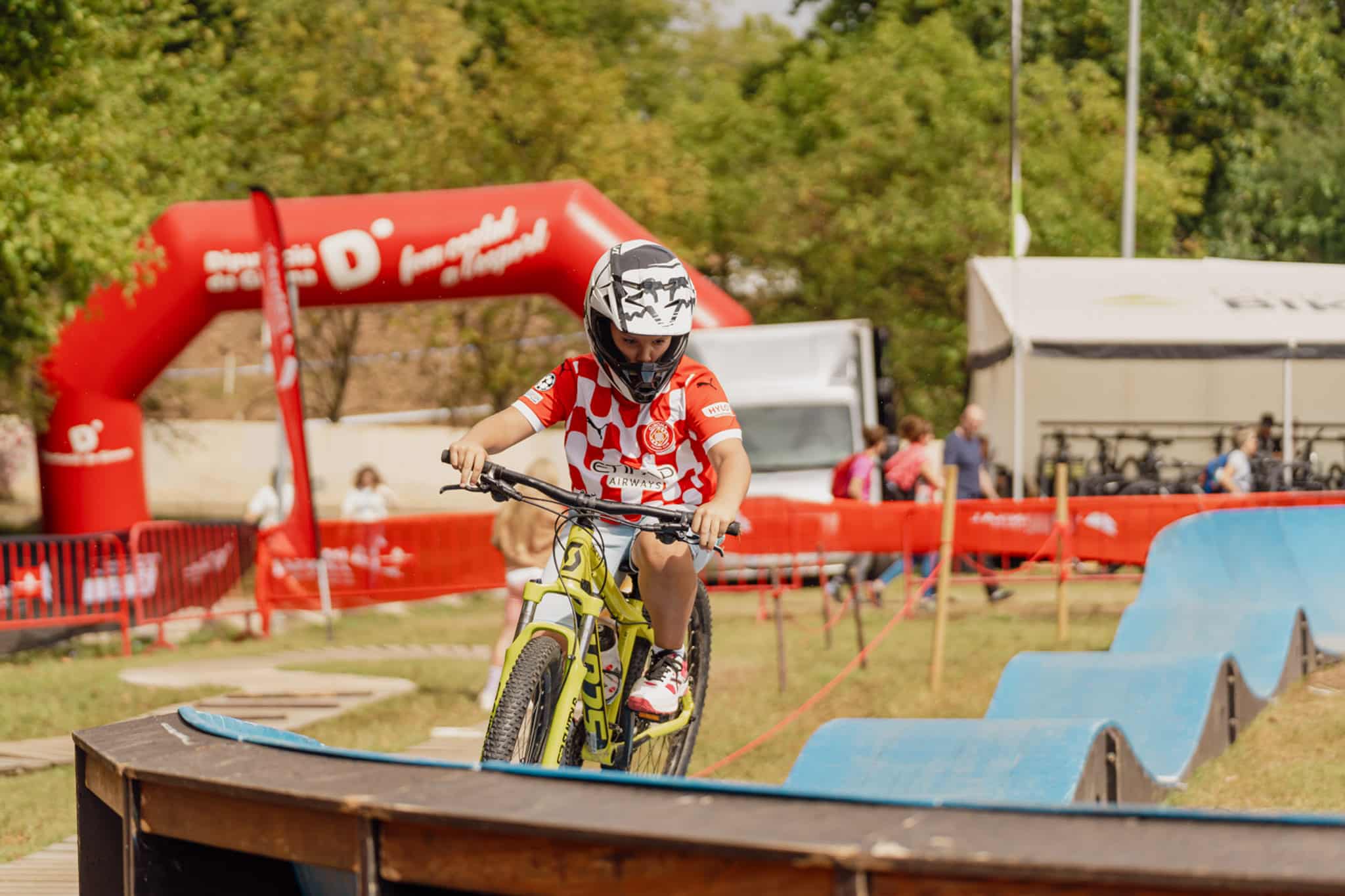 https://www.vojomag.com/app/uploads/2025/09/sea otter gerone girona 2025 vojo paul humbert 3.jpg