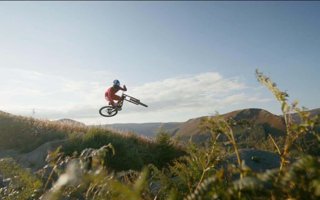 Vidéo | Finn Iles : Time Waits