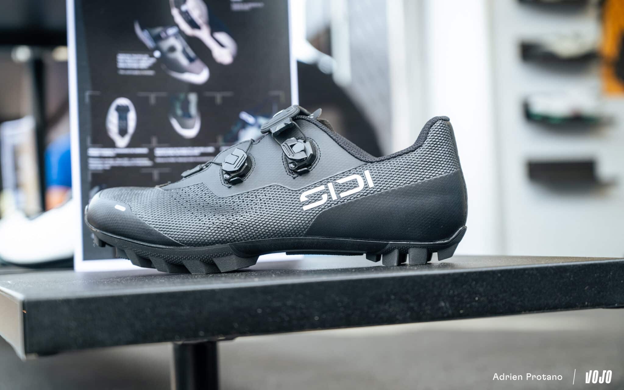 https://www.vojomag.com/app/uploads/2025/10/Roc dAzur 2025 gravel VTT salon test avis comparaison Vojo A.Protano 1 132 2048x1280.jpg