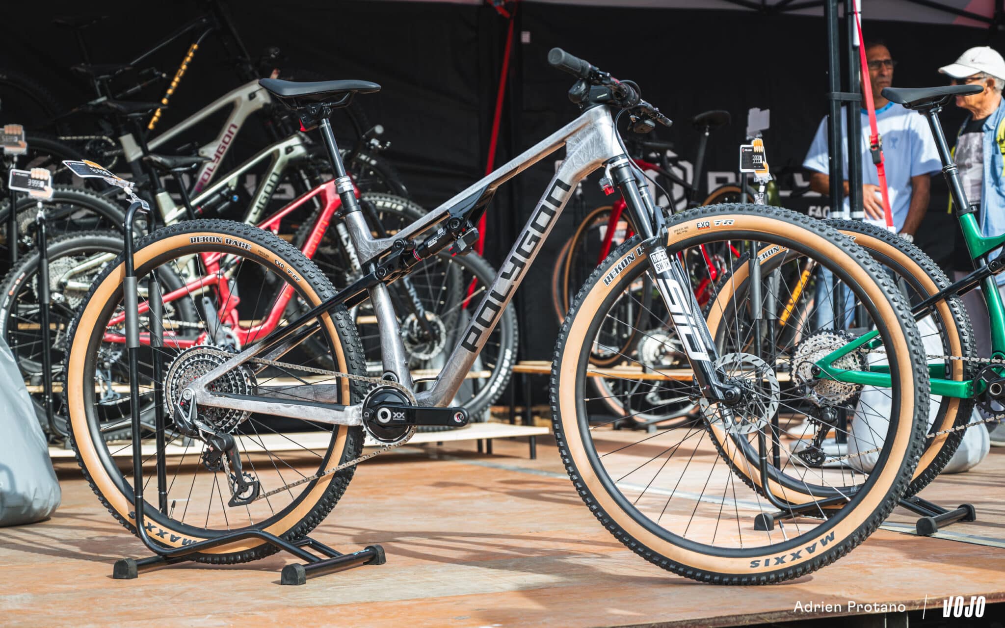 https://www.vojomag.com/app/uploads/2025/10/Roc dAzur 2025 gravel VTT salon test avis comparaison Vojo A.Protano 1 2048x1280.jpg