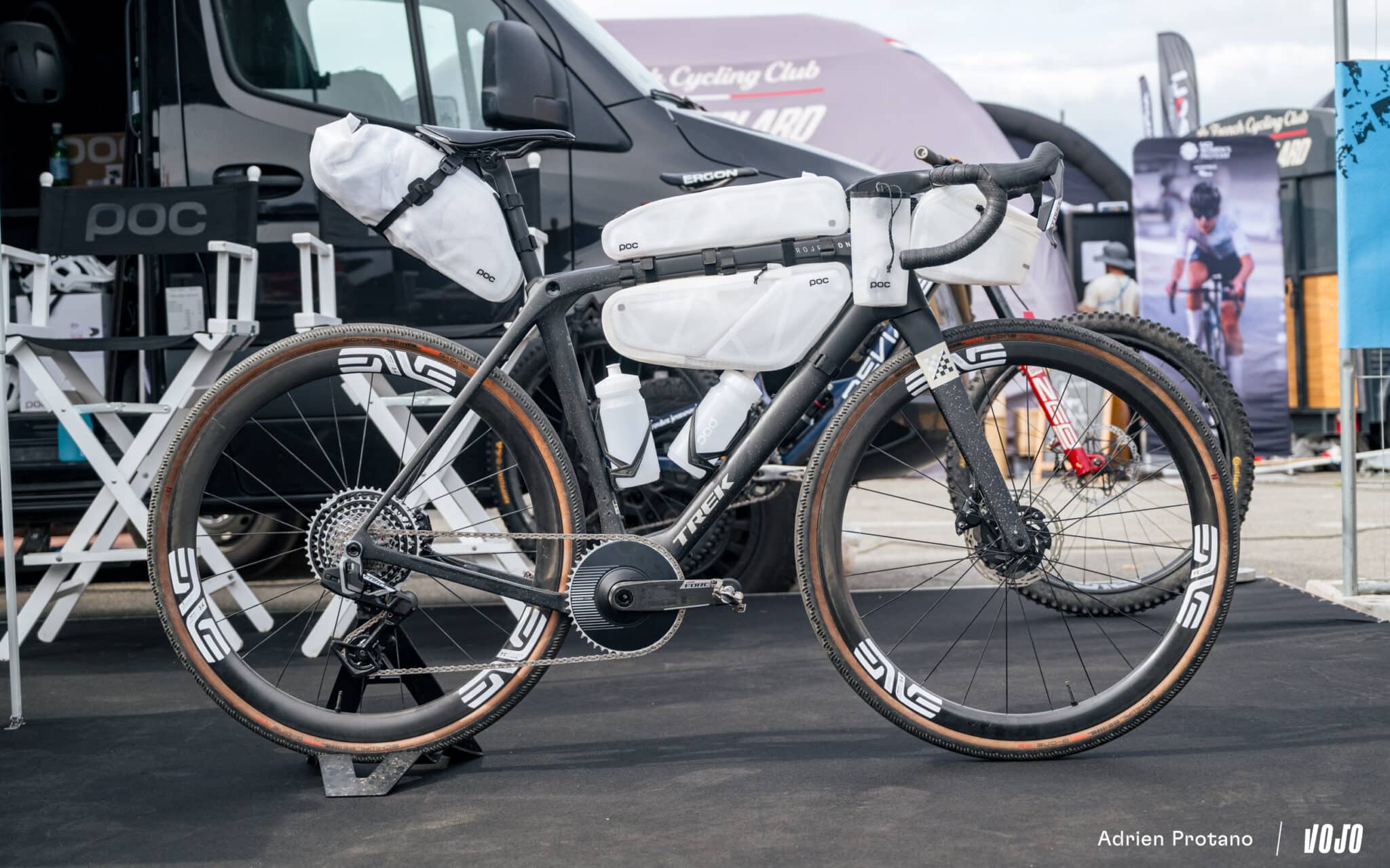 https://www.vojomag.com/app/uploads/2025/10/Roc dAzur 2025 gravel VTT salon test avis comparaison Vojo A.Protano 1 25 2048x1280.jpg