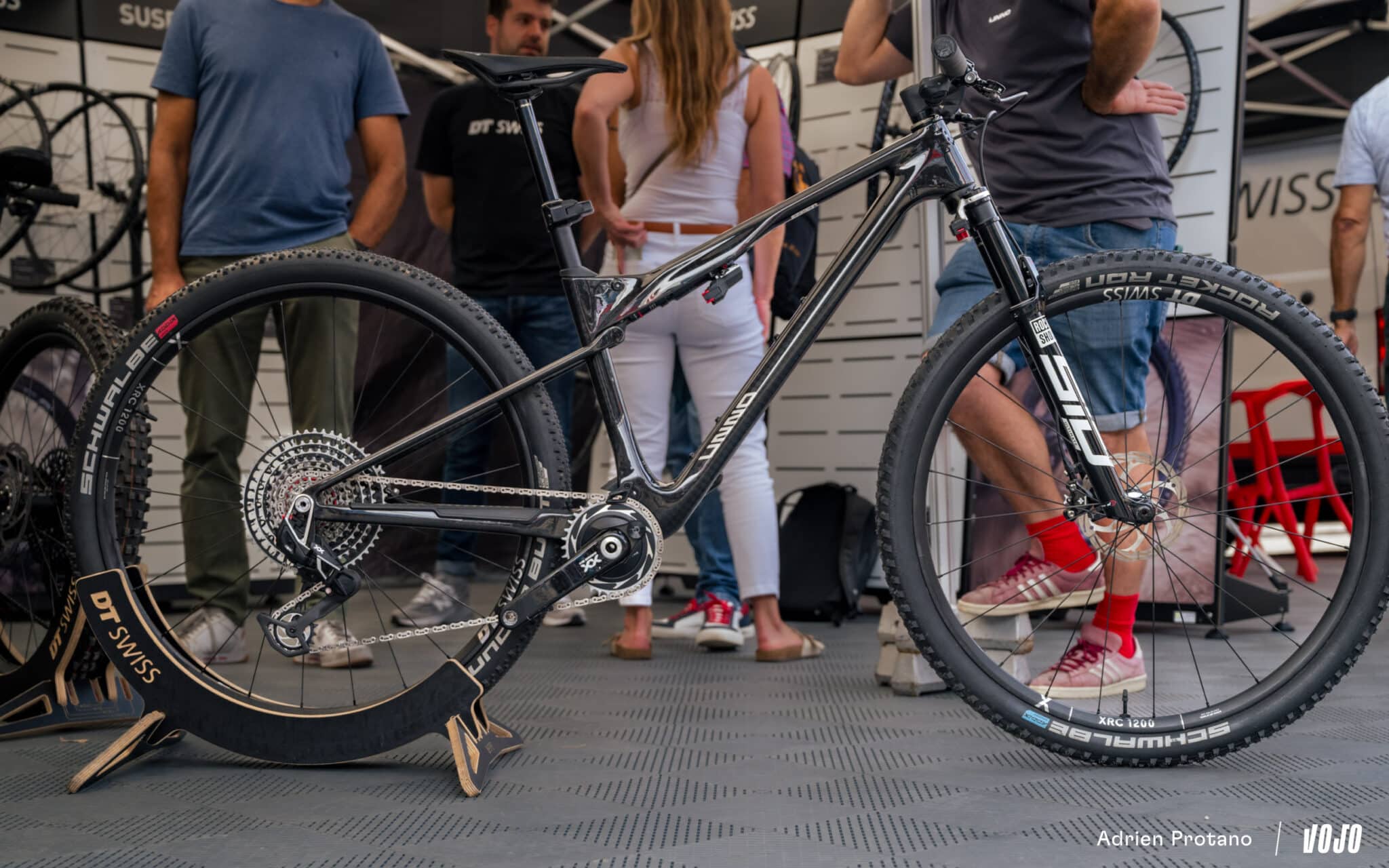 https://www.vojomag.com/app/uploads/2025/10/Roc dAzur 2025 gravel VTT salon test avis comparaison Vojo A.Protano 1 29 2048x1280.jpg