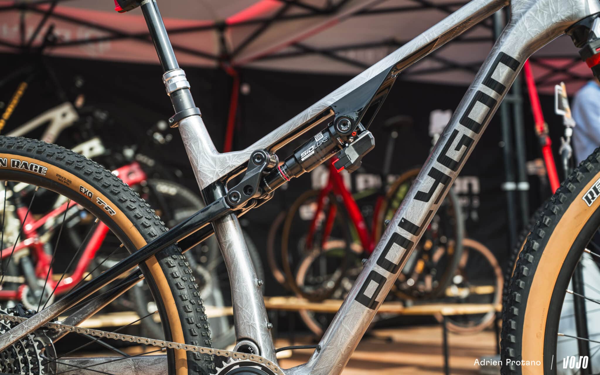 https://www.vojomag.com/app/uploads/2025/10/Roc dAzur 2025 gravel VTT salon test avis comparaison Vojo A.Protano 1 2048x1280.jpg