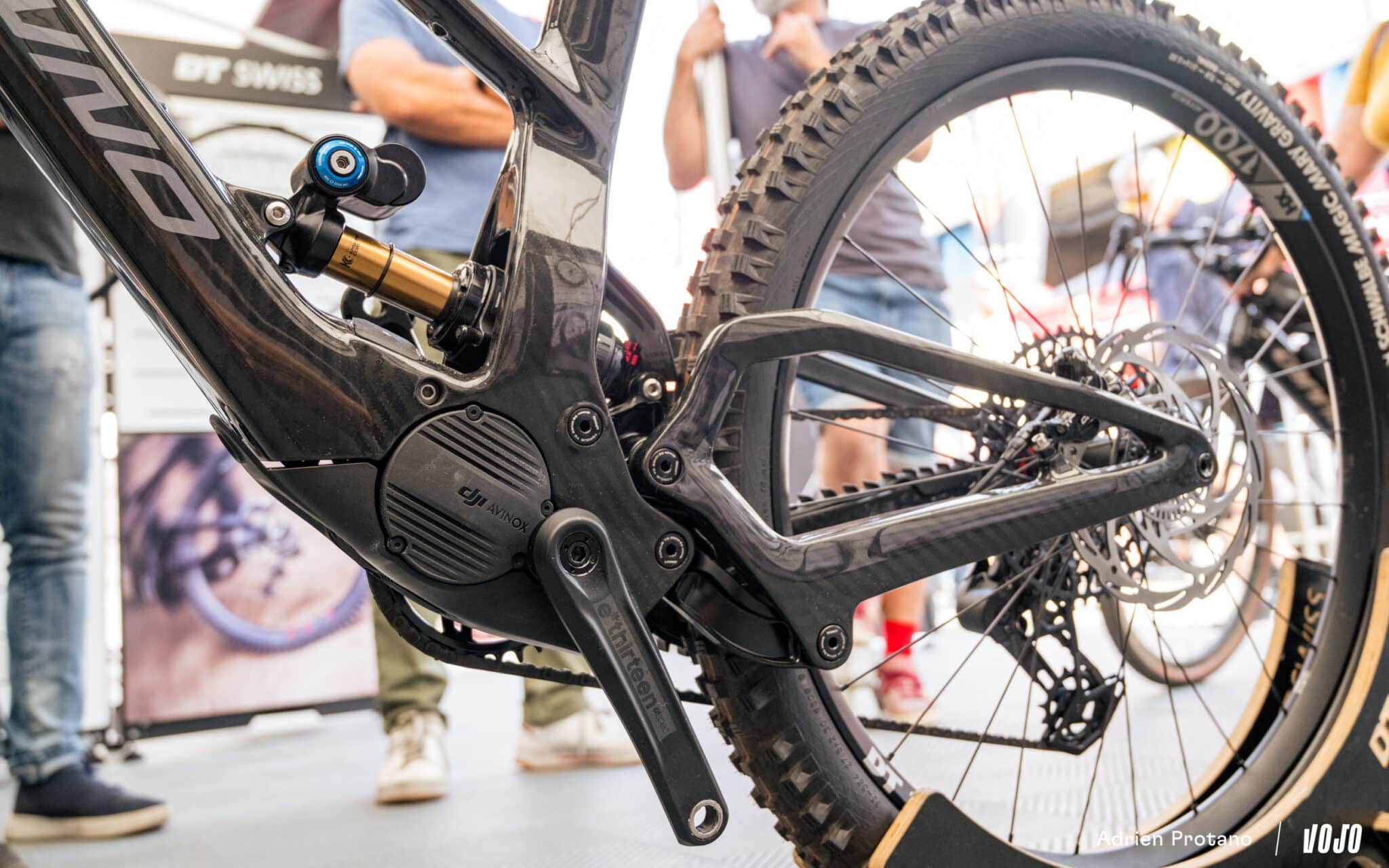 https://www.vojomag.com/app/uploads/2025/10/Roc dAzur 2025 gravel VTT salon test avis comparaison Vojo A.Protano 1 30 2048x1280.jpg