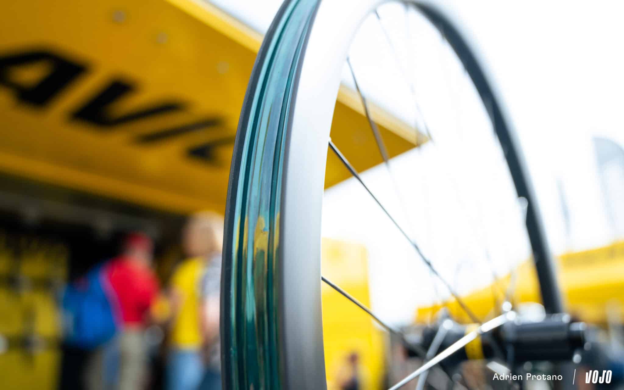 https://www.vojomag.com/app/uploads/2025/10/Roc dAzur 2025 gravel VTT salon test avis comparaison Vojo A.Protano 1 64 2048x1280.jpg