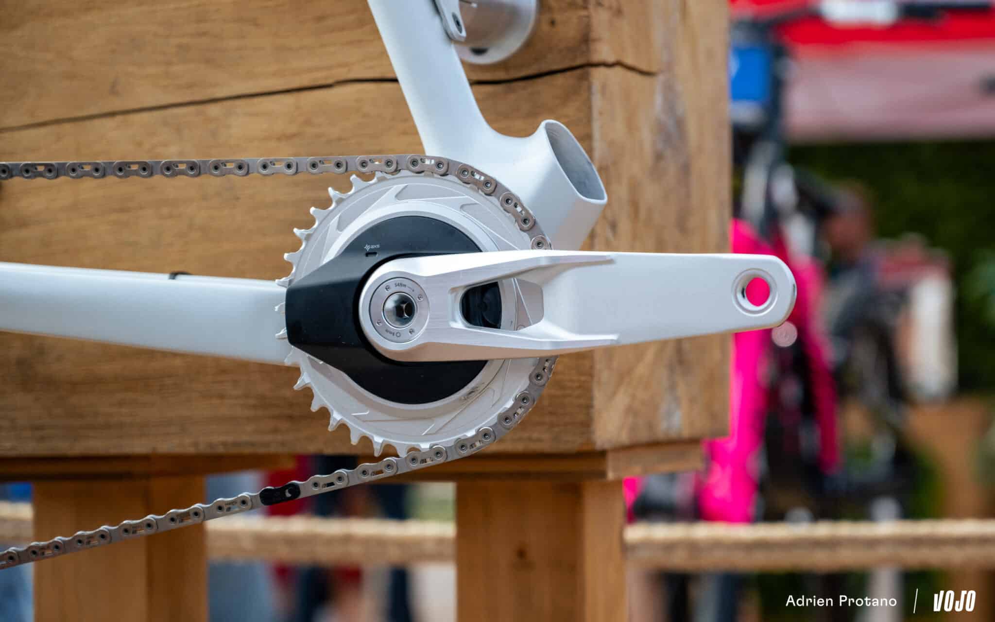 https://www.vojomag.com/app/uploads/2025/10/Roc dAzur 2025 gravel VTT salon test avis comparaison Vojo A.Protano 1 76 2048x1280.jpg