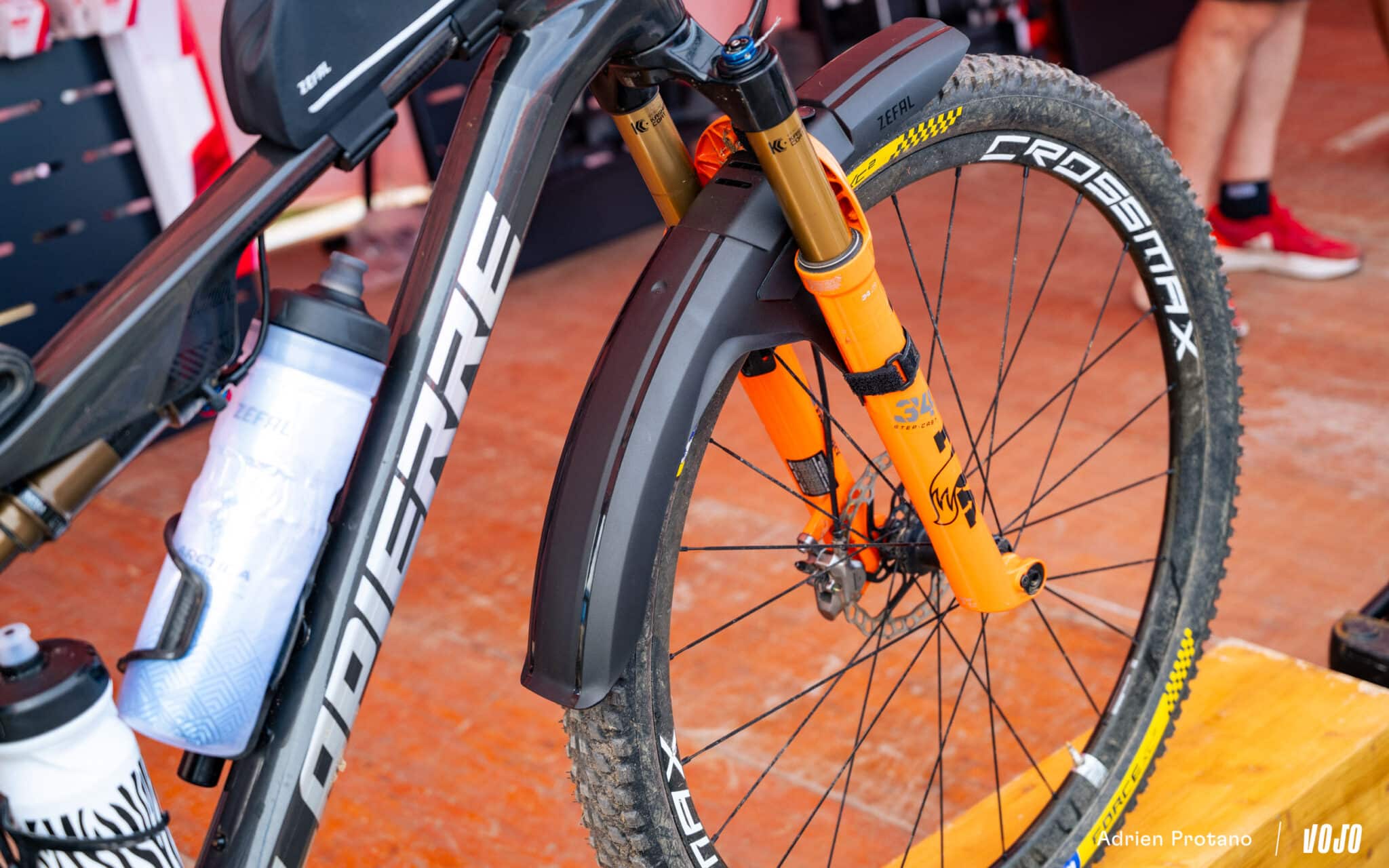 https://www.vojomag.com/app/uploads/2025/10/Roc dAzur 2025 gravel VTT salon test avis comparaison Vojo A.Protano 1 95 2048x1280.jpg