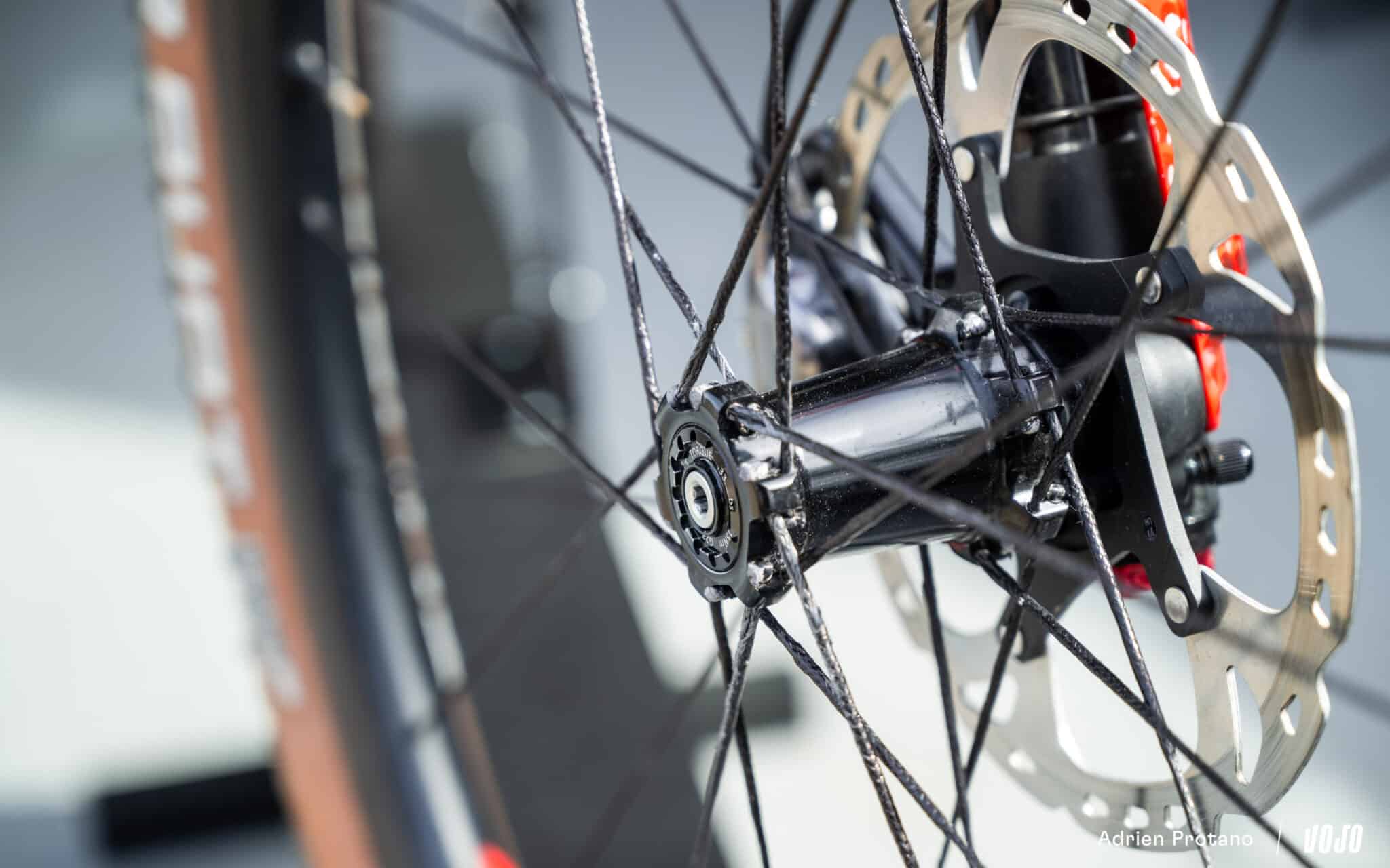 https://www.vojomag.com/app/uploads/2025/10/Roc dAzur 2025 gravel VTT salon test avis comparaison Vojo A.Protano 6 2048x1280.jpg